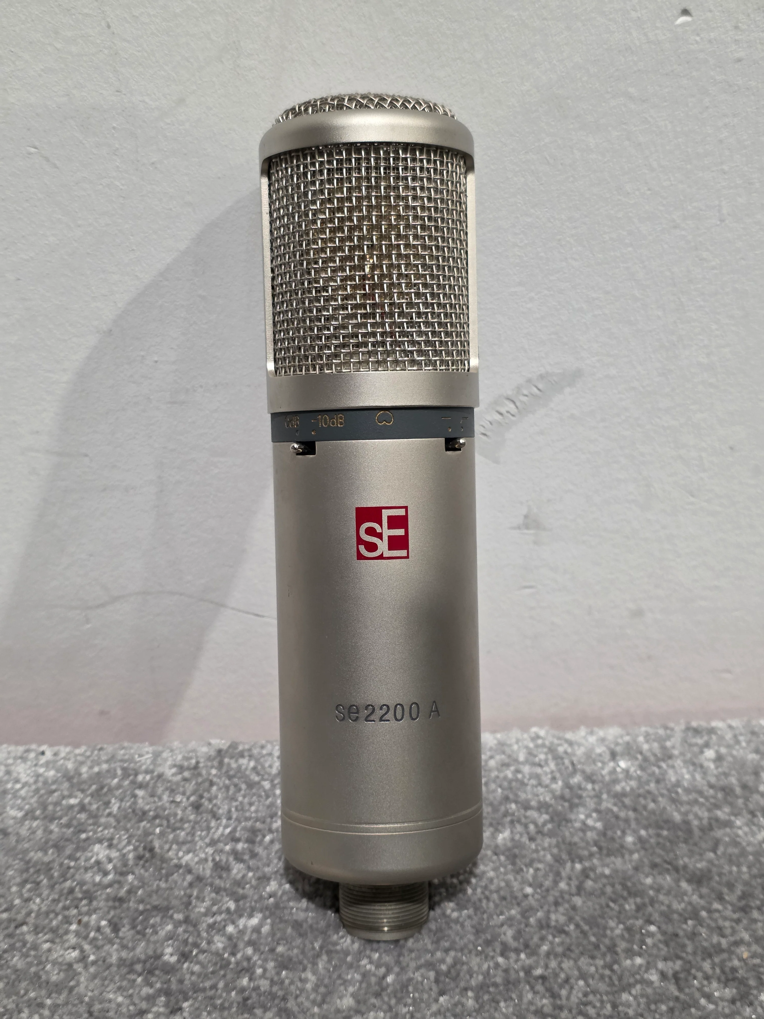 SE Electronics SE2200A - Condenser Microphone - Good w/ Hard Case & Original Box - Image 2