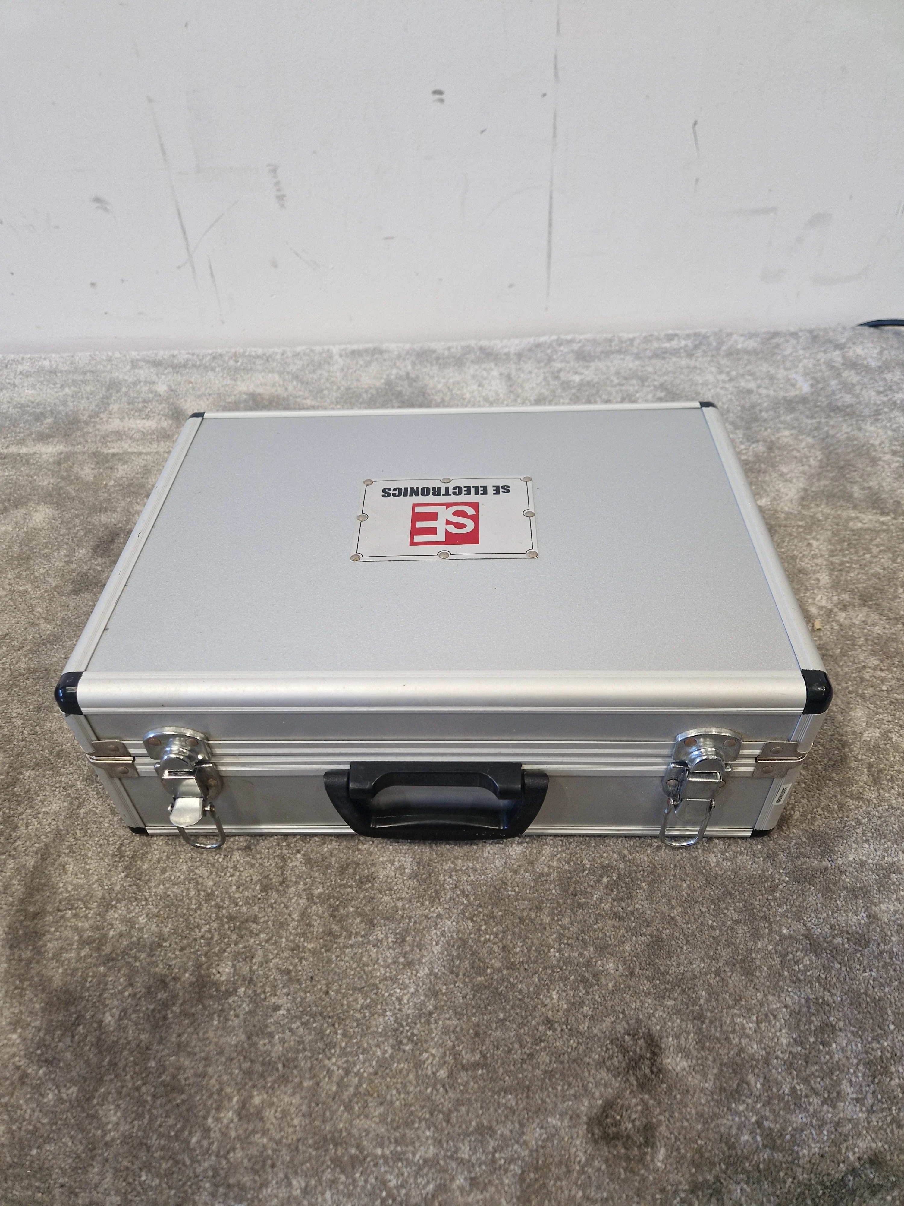 sE Microphone and Transmitter - sE T1 / sE2200T - Professional Grade, Wireless - Very Good w/ Hard Case - Image 3