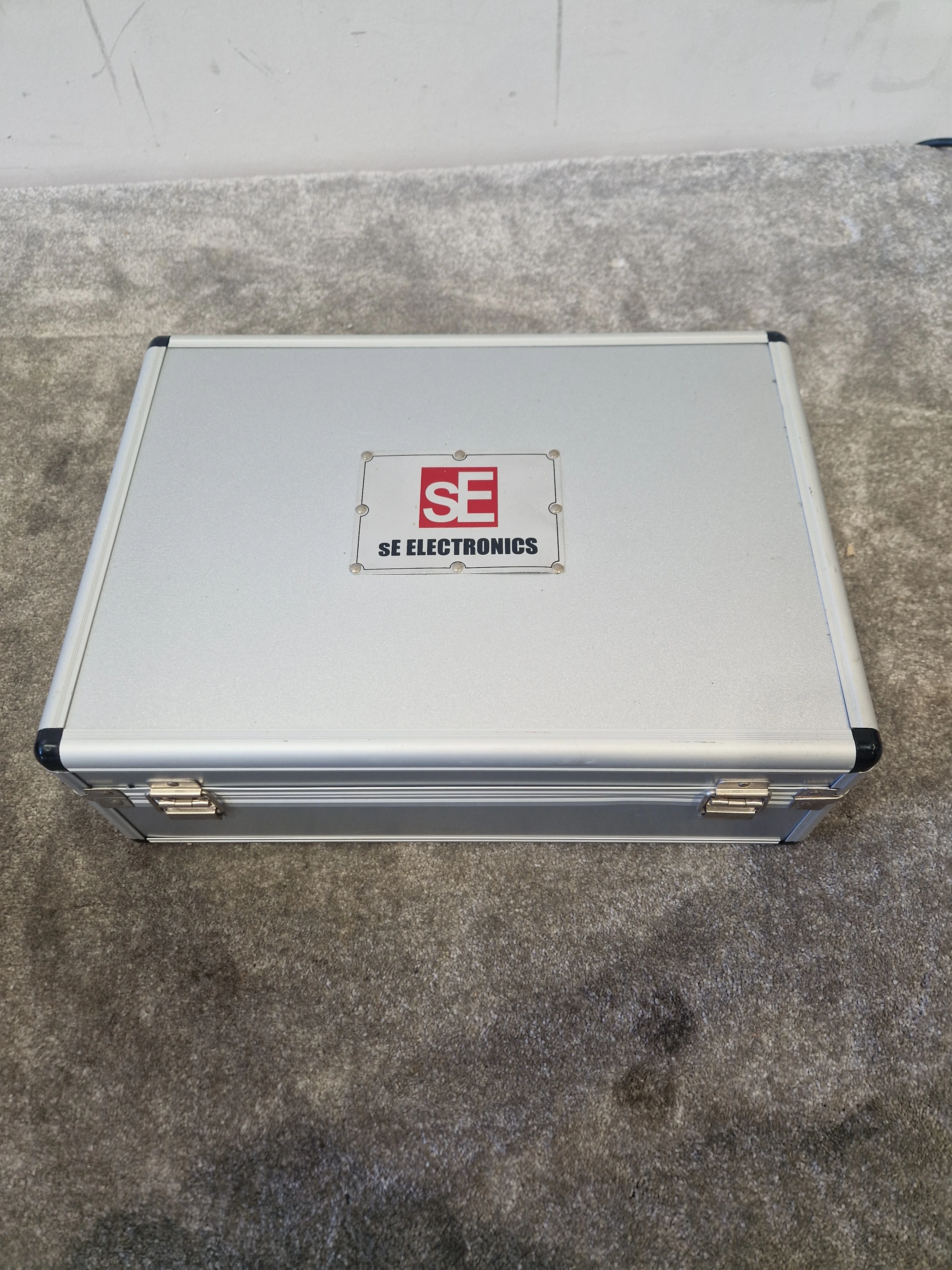 sE Microphone and Transmitter - sE T1 / sE2200T - Professional Grade, Wireless - Very Good w/ Hard Case - Image 4