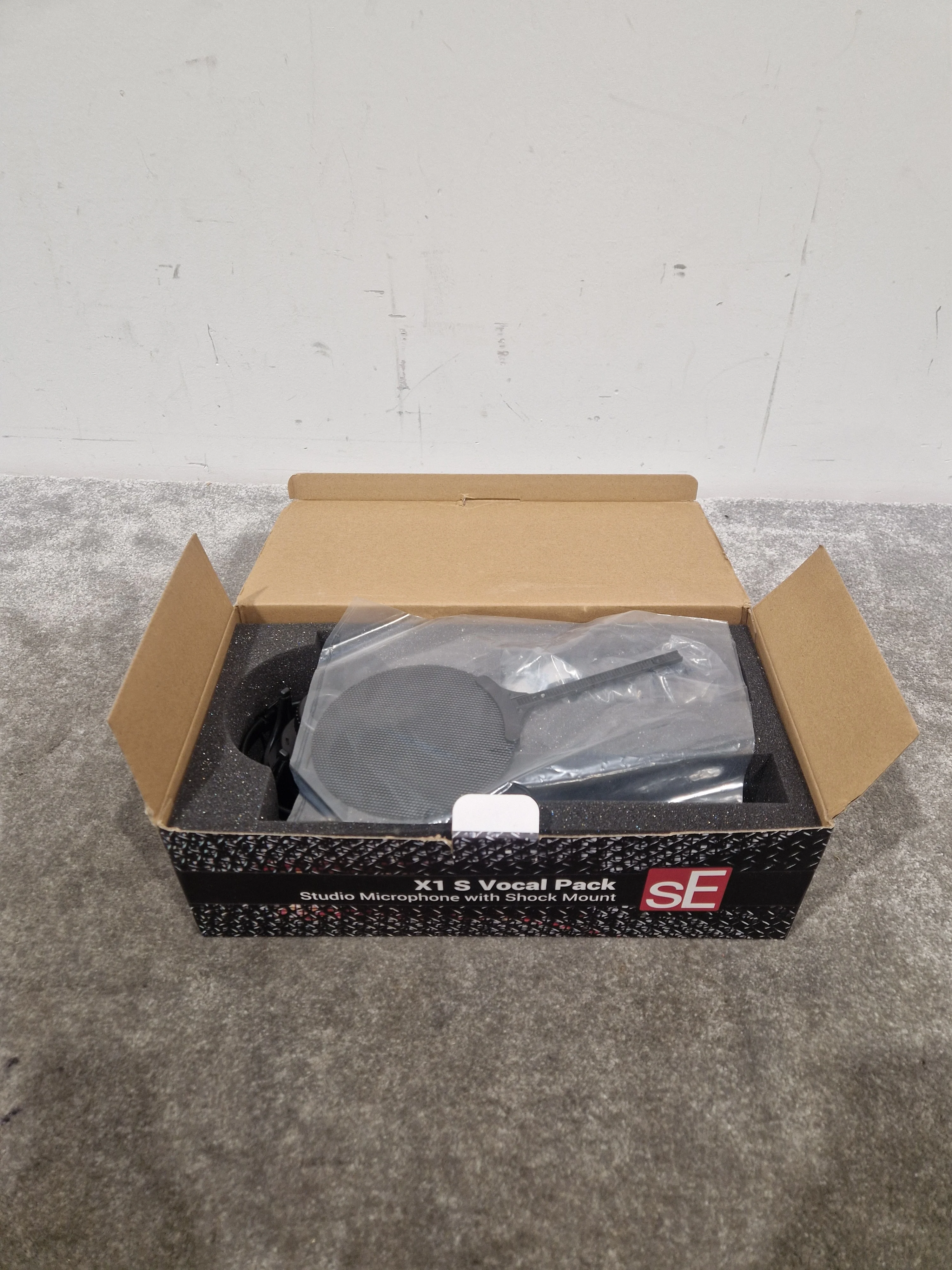 SE X1 S Vocal Pack - Studio Condenser Microphone - Excellent w/ Original Box & Shock mount - Image 11