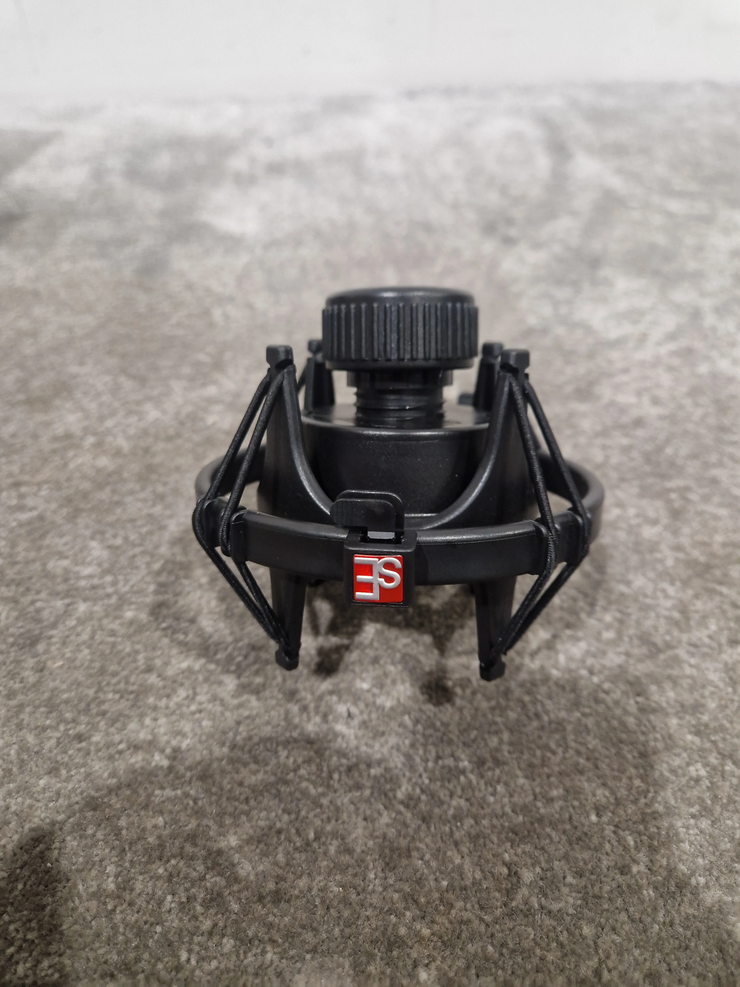 SE X1 S Vocal Pack - Studio Condenser Microphone - Excellent w/ Original Box & Shock mount - Image 17