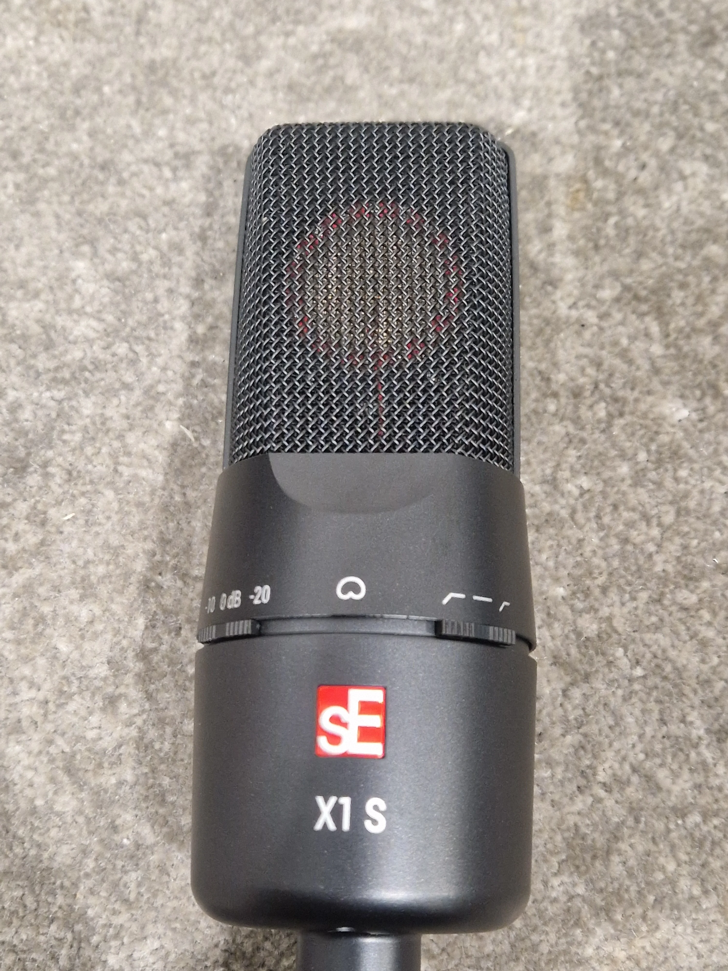 SE X1 S Vocal Pack - Studio Condenser Microphone - Excellent w/ Original Box & Shock mount - Image 4
