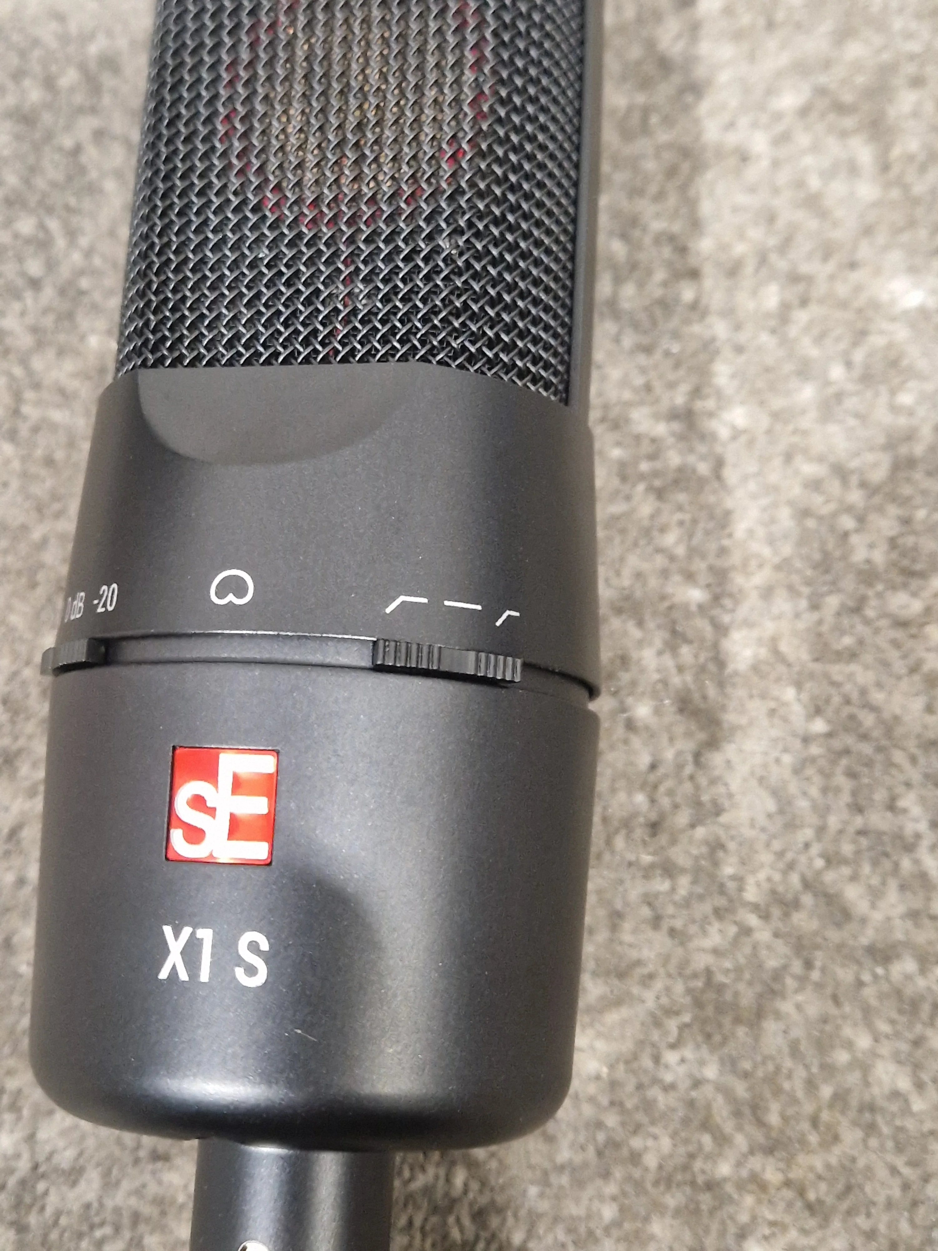 SE X1 S Vocal Pack - Studio Condenser Microphone - Excellent w/ Original Box & Shock mount - Image 8