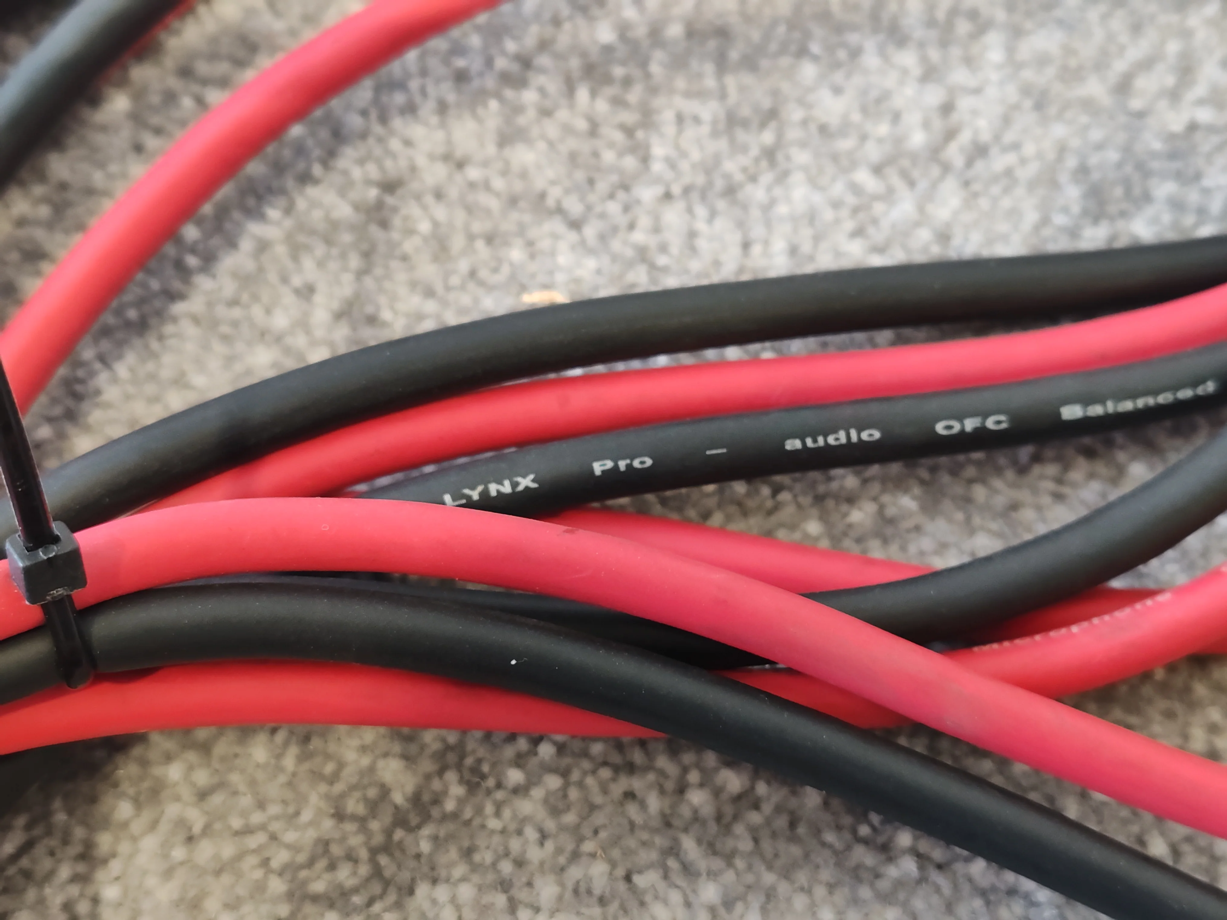 Selection of 6 XLR Cables, Brands including Van Damme, qtx, Lynx, Various Lengths and Colours - Image 4