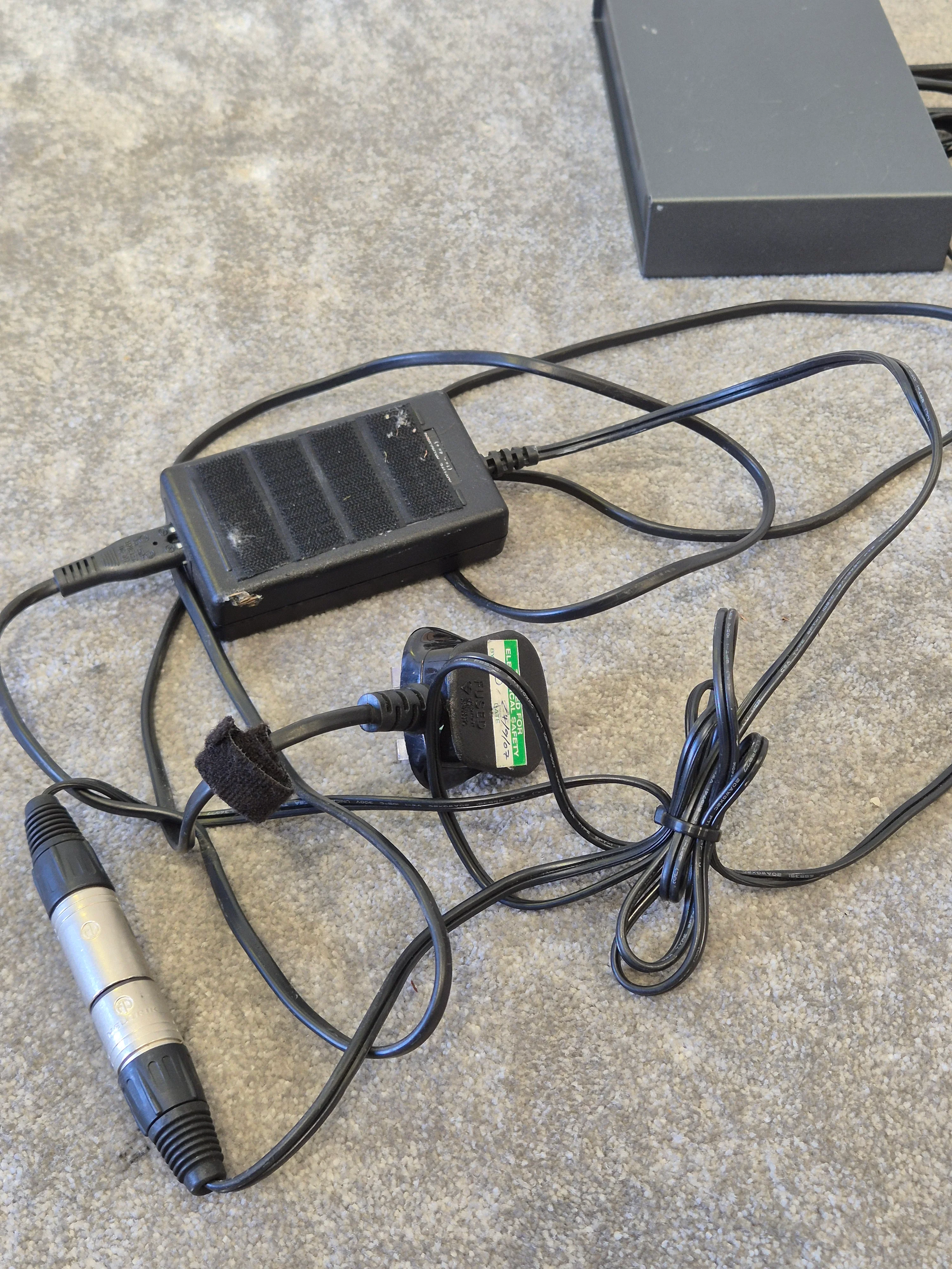 Sennheiser ASP 1 - Antenna Splitter - Good Condition w/ Various Cables - Image 8
