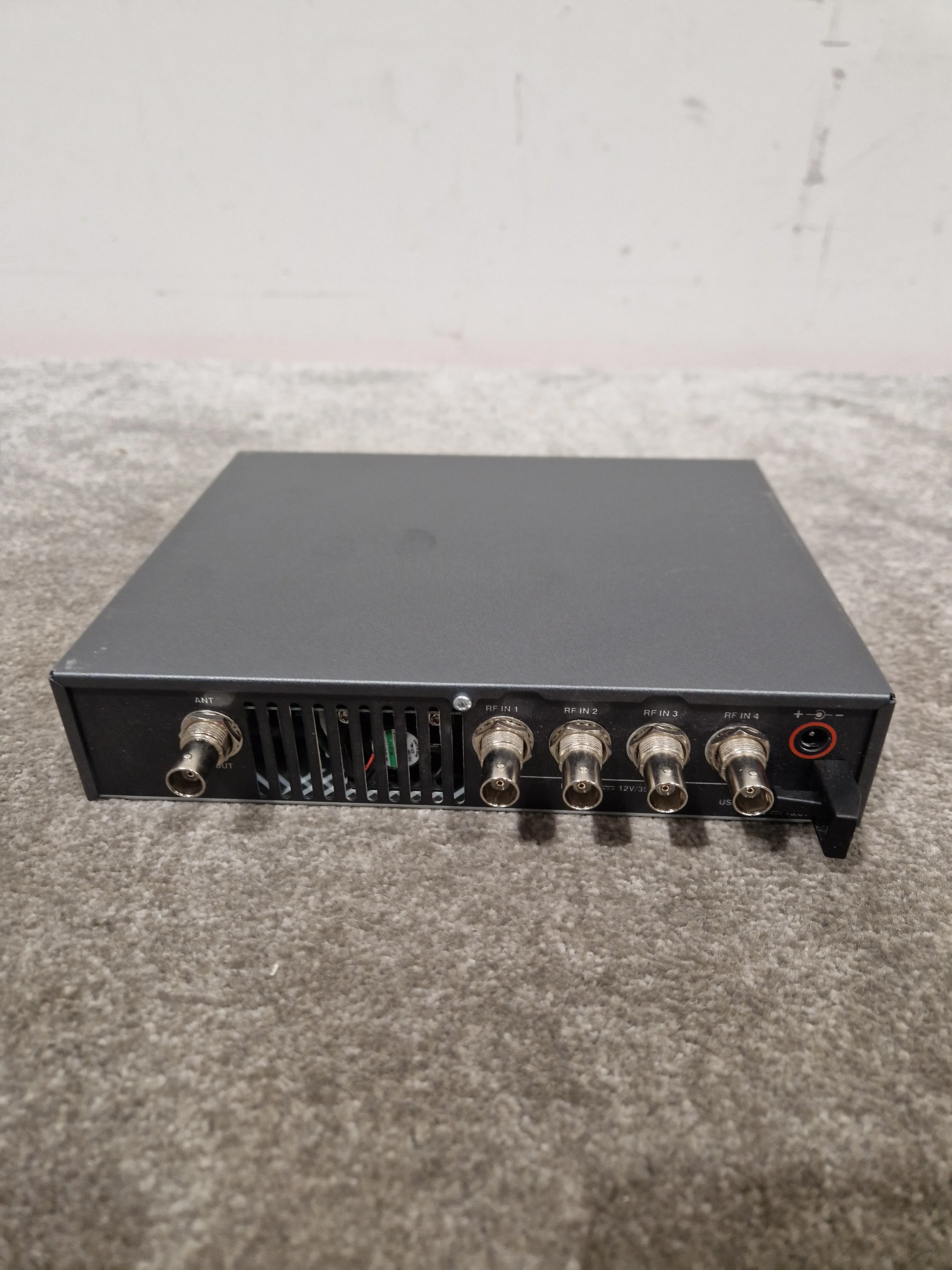 Sennheiser eW IEM G3 - AC3 Combiner Unit - Excellent - Image 12