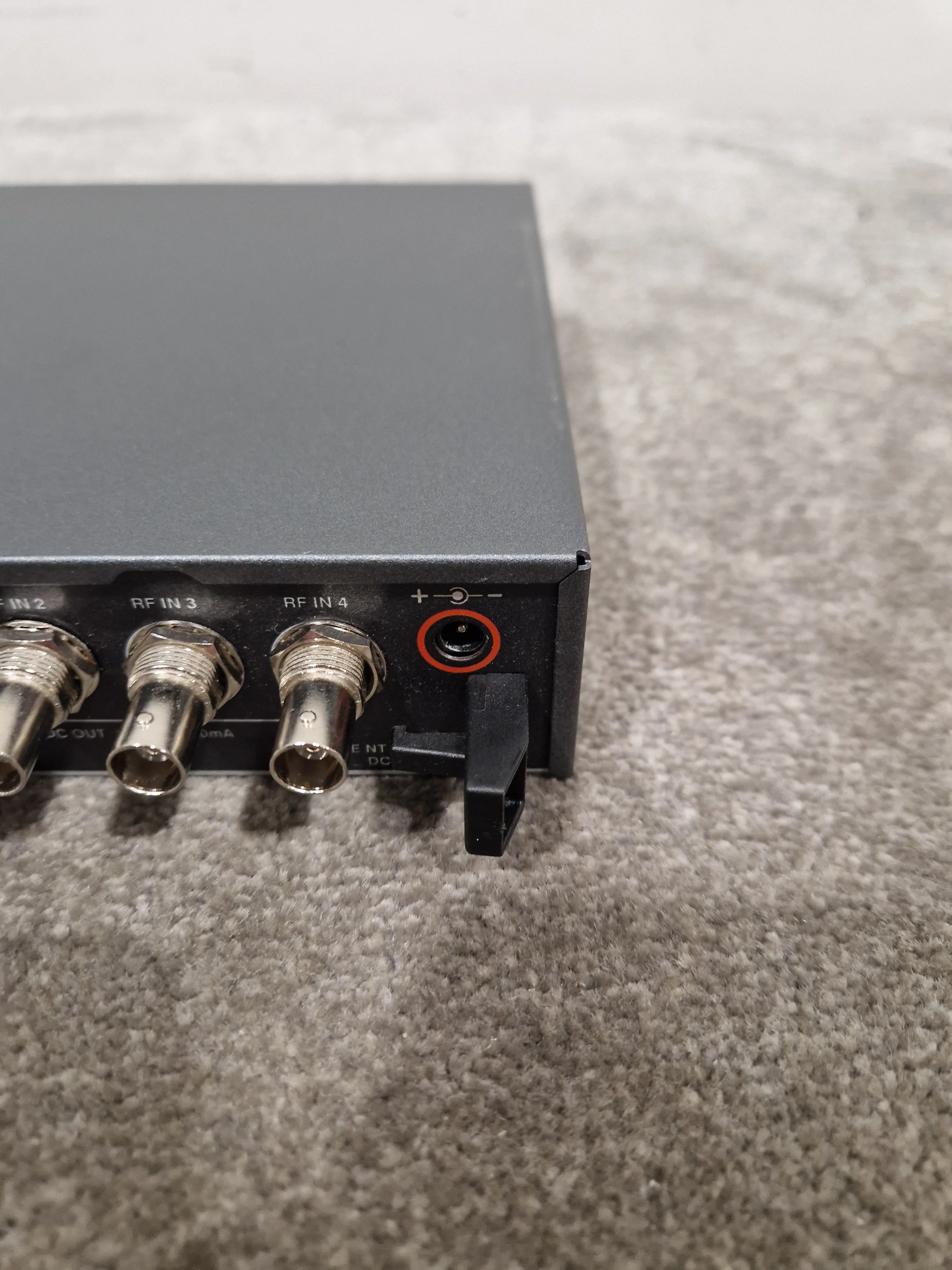 Sennheiser eW IEM G3 - AC3 Combiner Unit - Excellent - Image 4