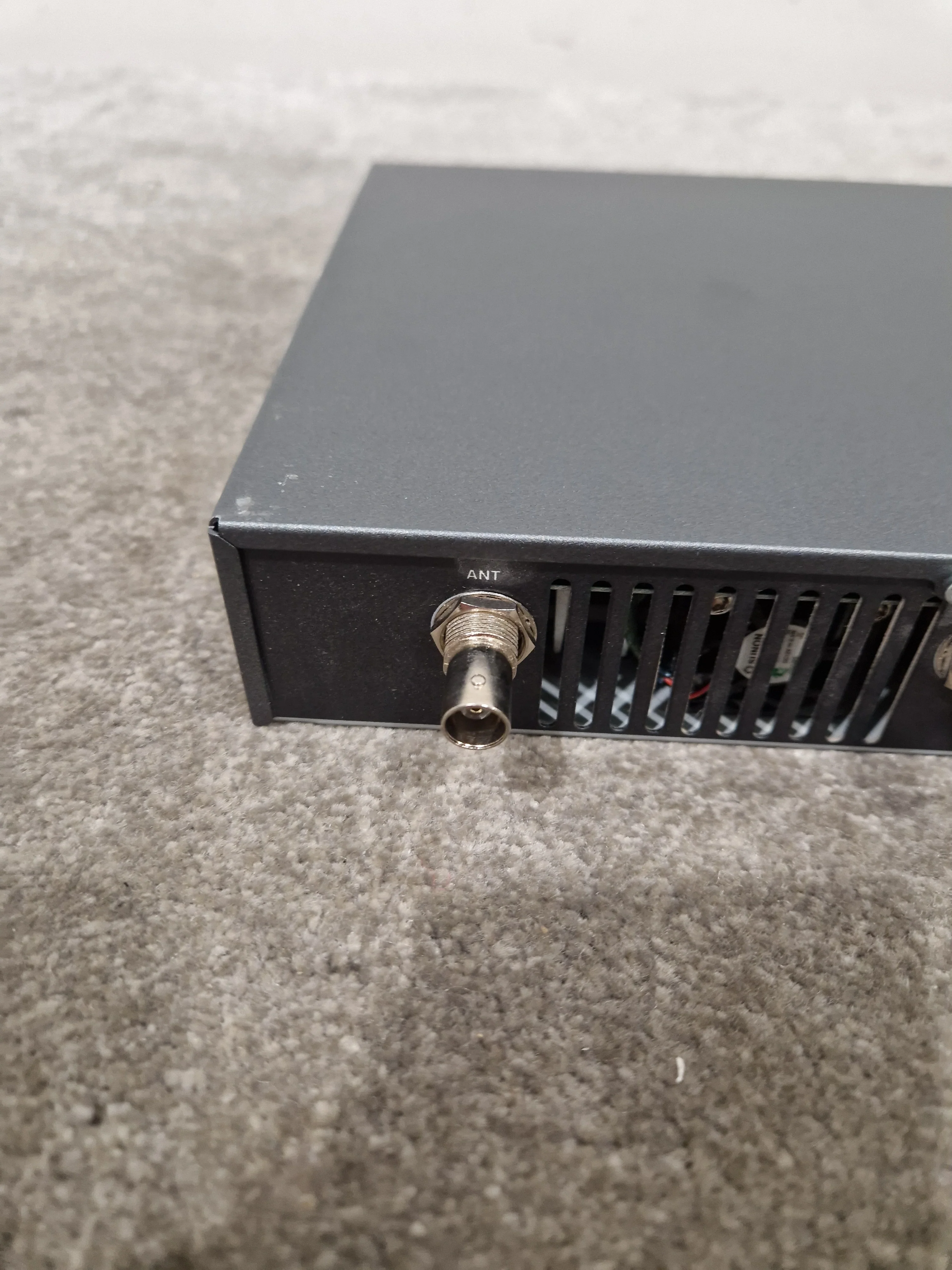 Sennheiser eW IEM G3 - AC3 Combiner Unit - Excellent - Image 5