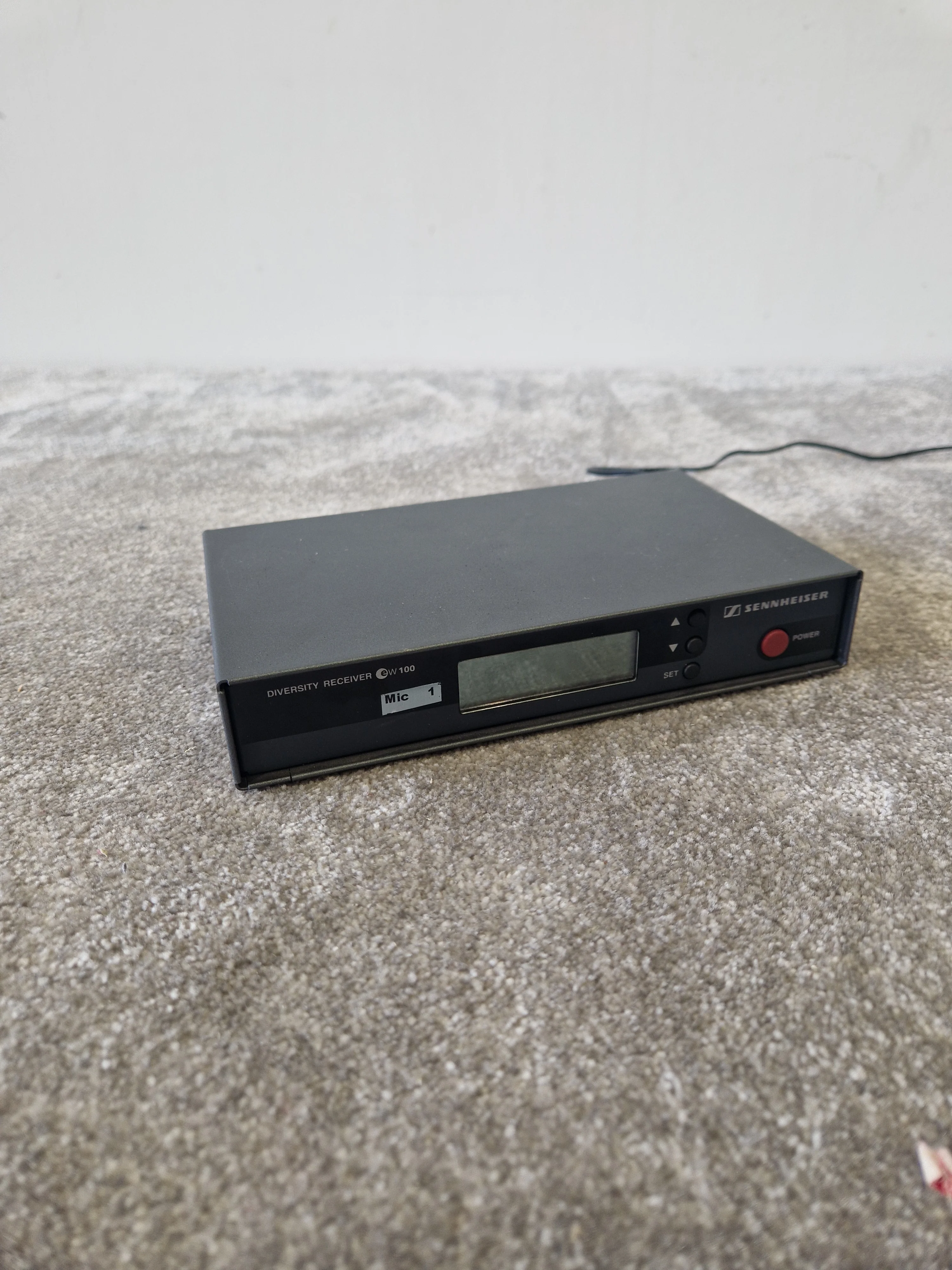 Sennheiser EW100 Wireless System – UHF Receiver & Transmitter w/ Microphone - Very Good - Image 2