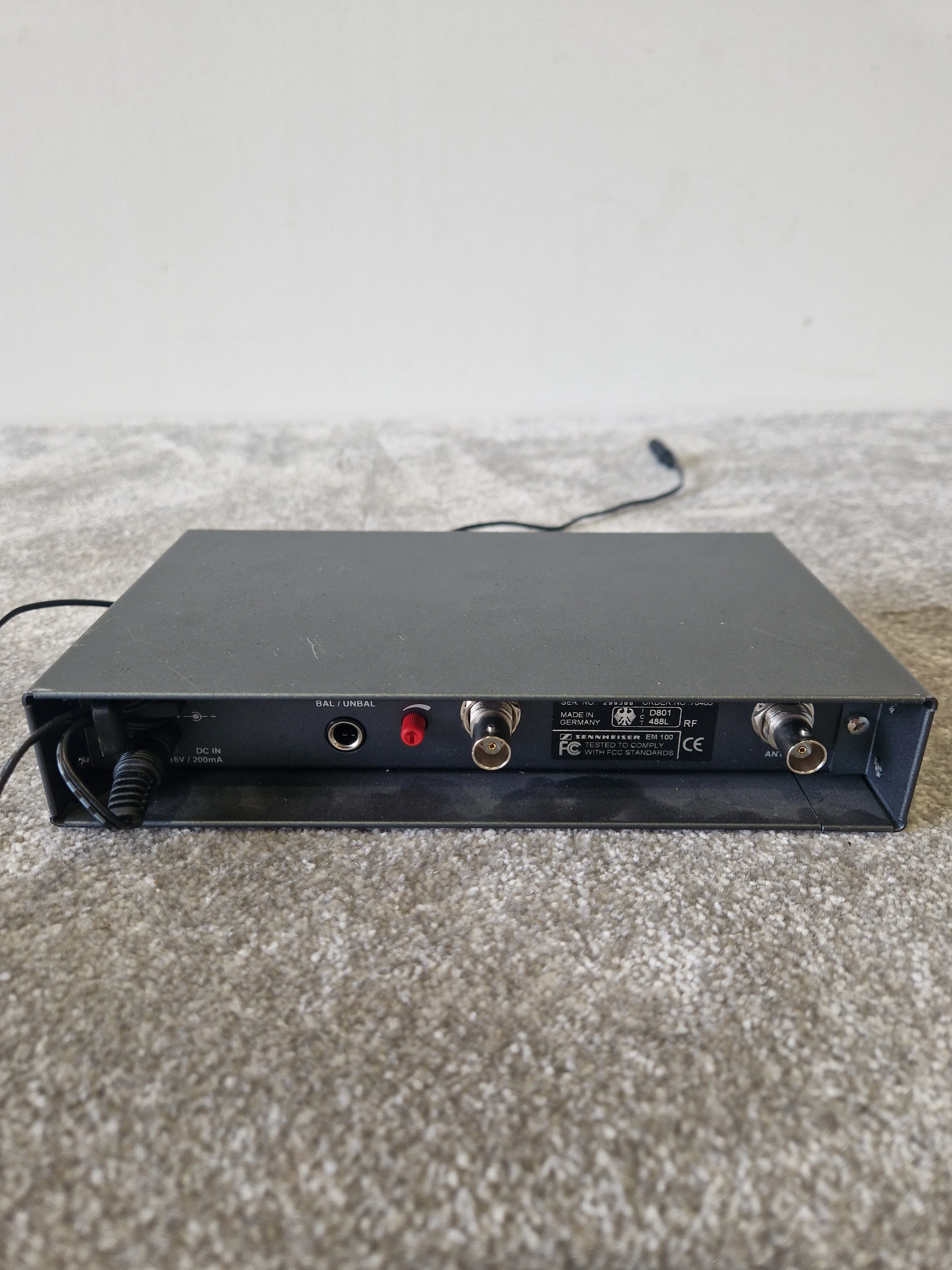 Sennheiser EW100 Wireless System – UHF Receiver & Transmitter w/ Microphone - Very Good - Image 3