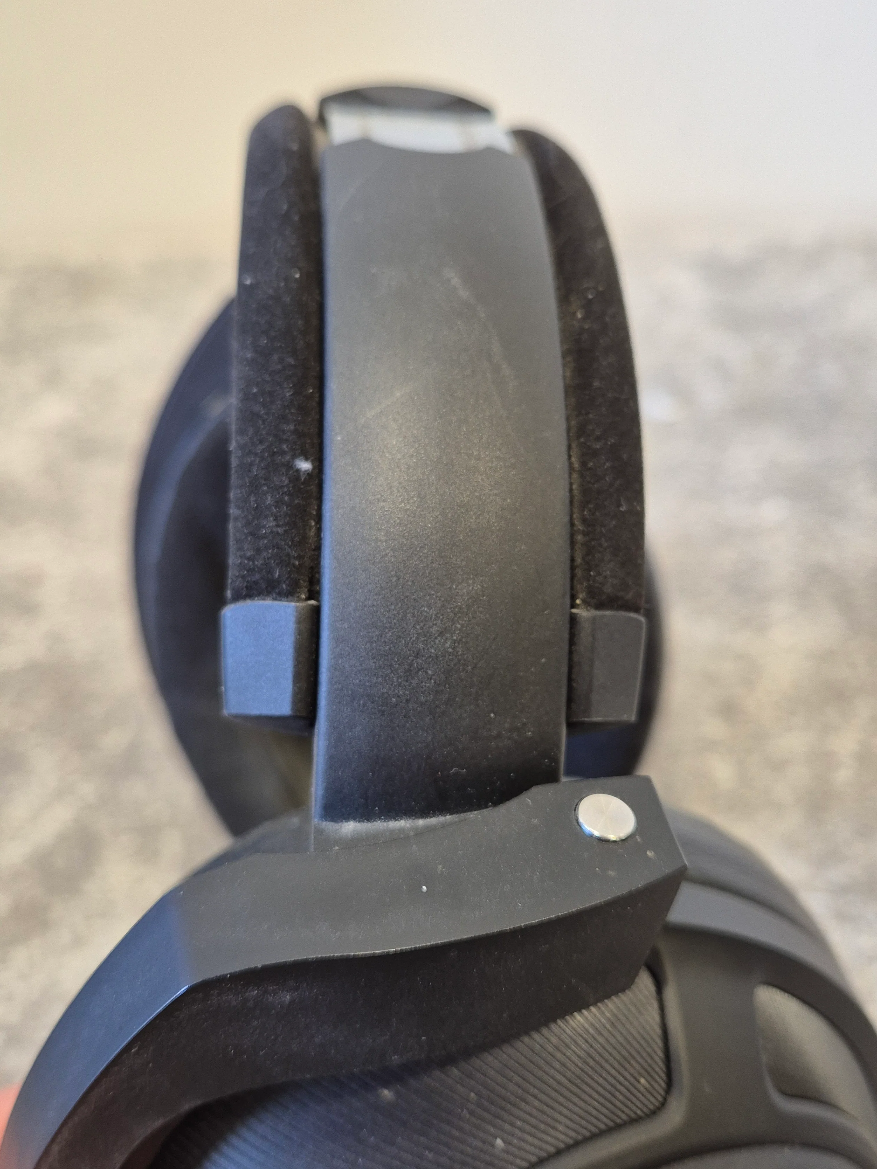 Sennheiser HD820 - High-End Audiophile Headphones w/ Hard Case - Image 10
