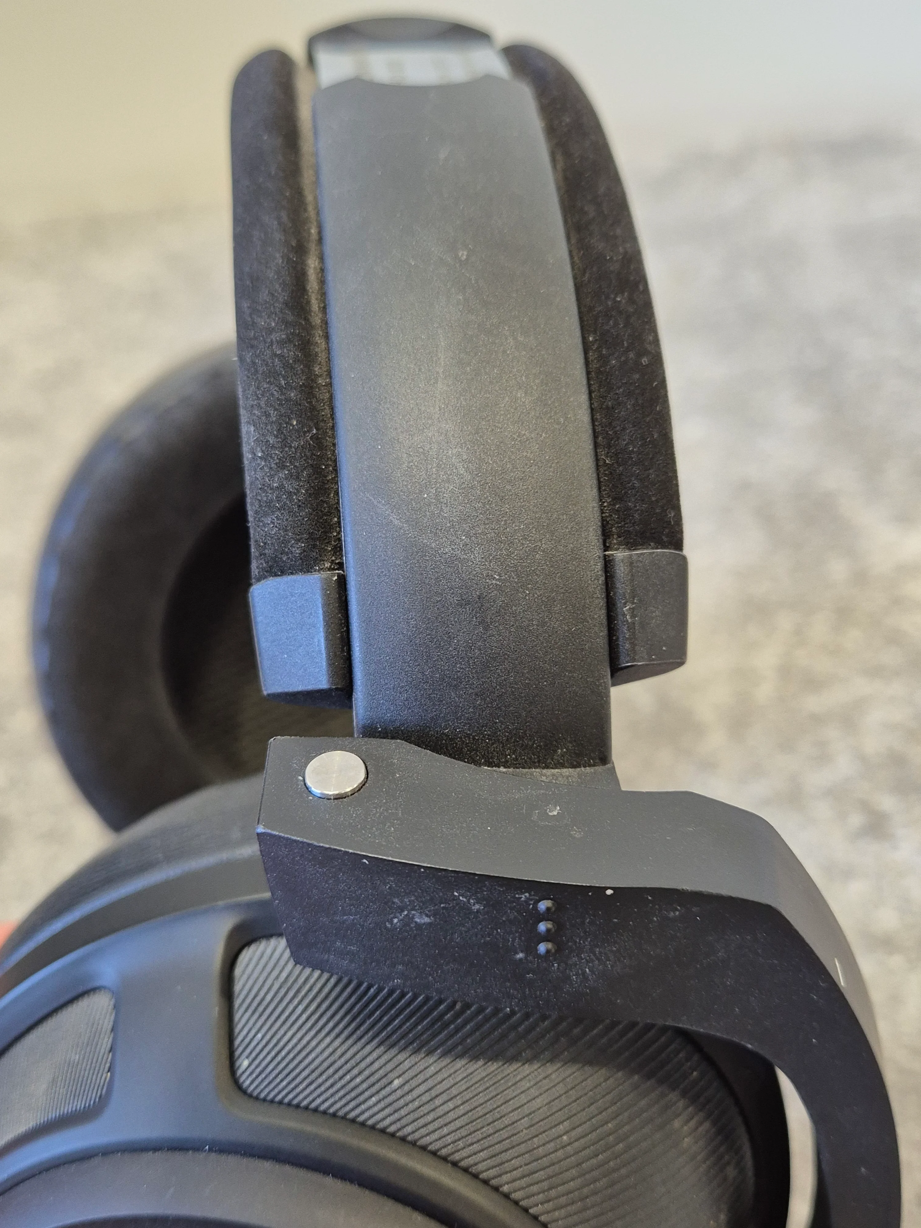 Sennheiser HD820 - High-End Audiophile Headphones w/ Hard Case - Image 11