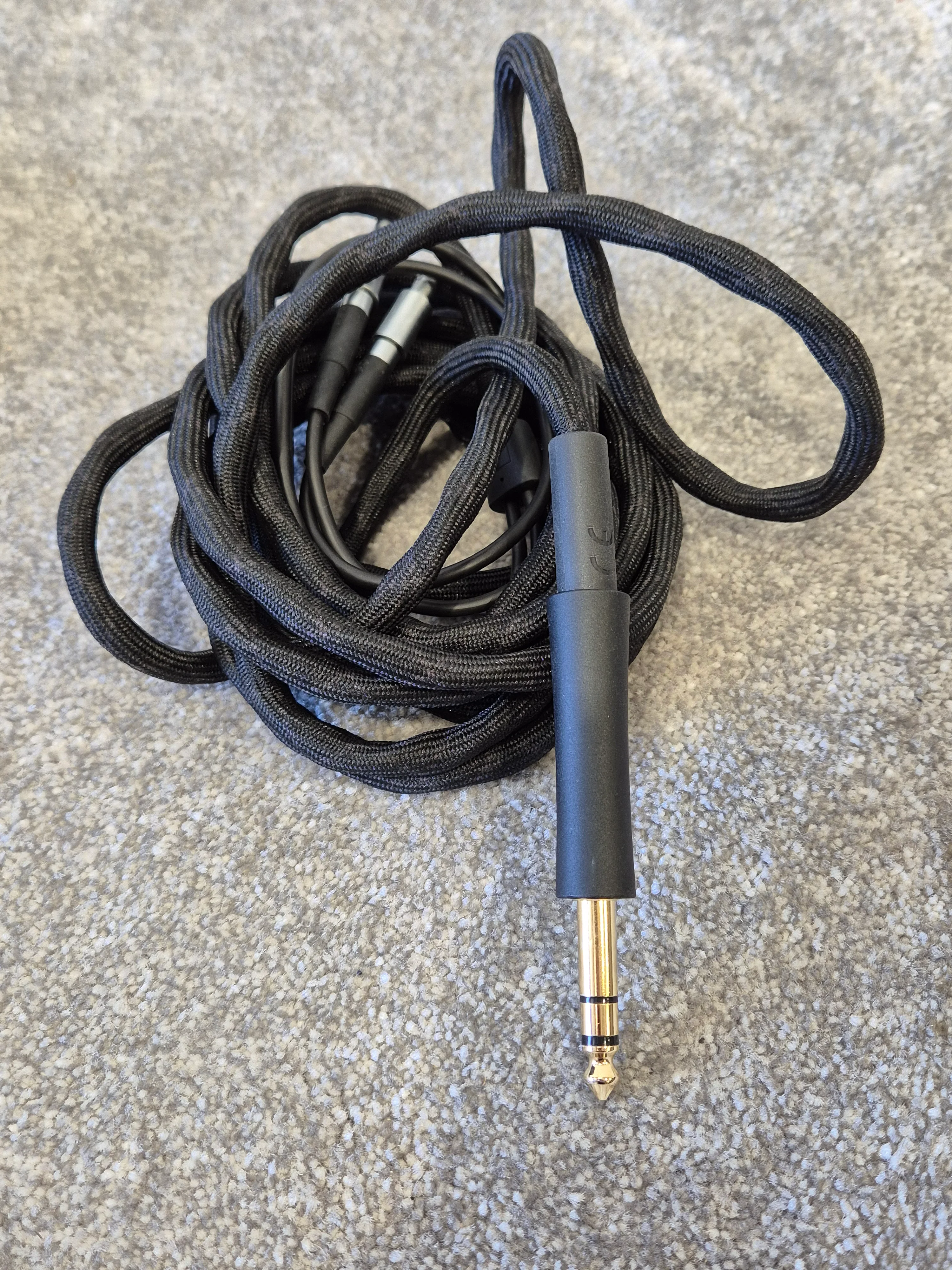 Sennheiser HD820 - High-End Audiophile Headphones w/ Hard Case - Image 14