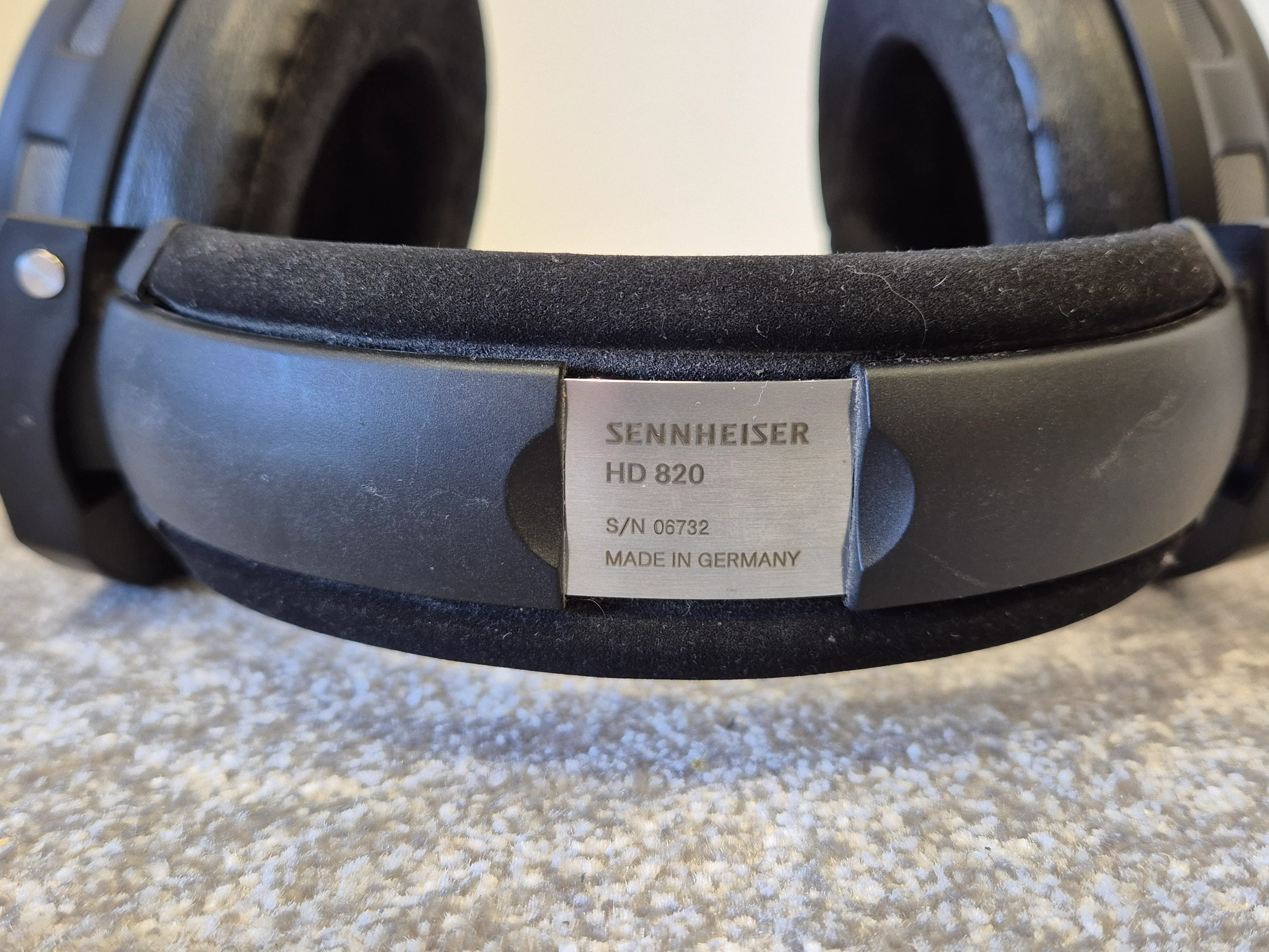 Sennheiser HD820 - High-End Audiophile Headphones w/ Hard Case - Image 4