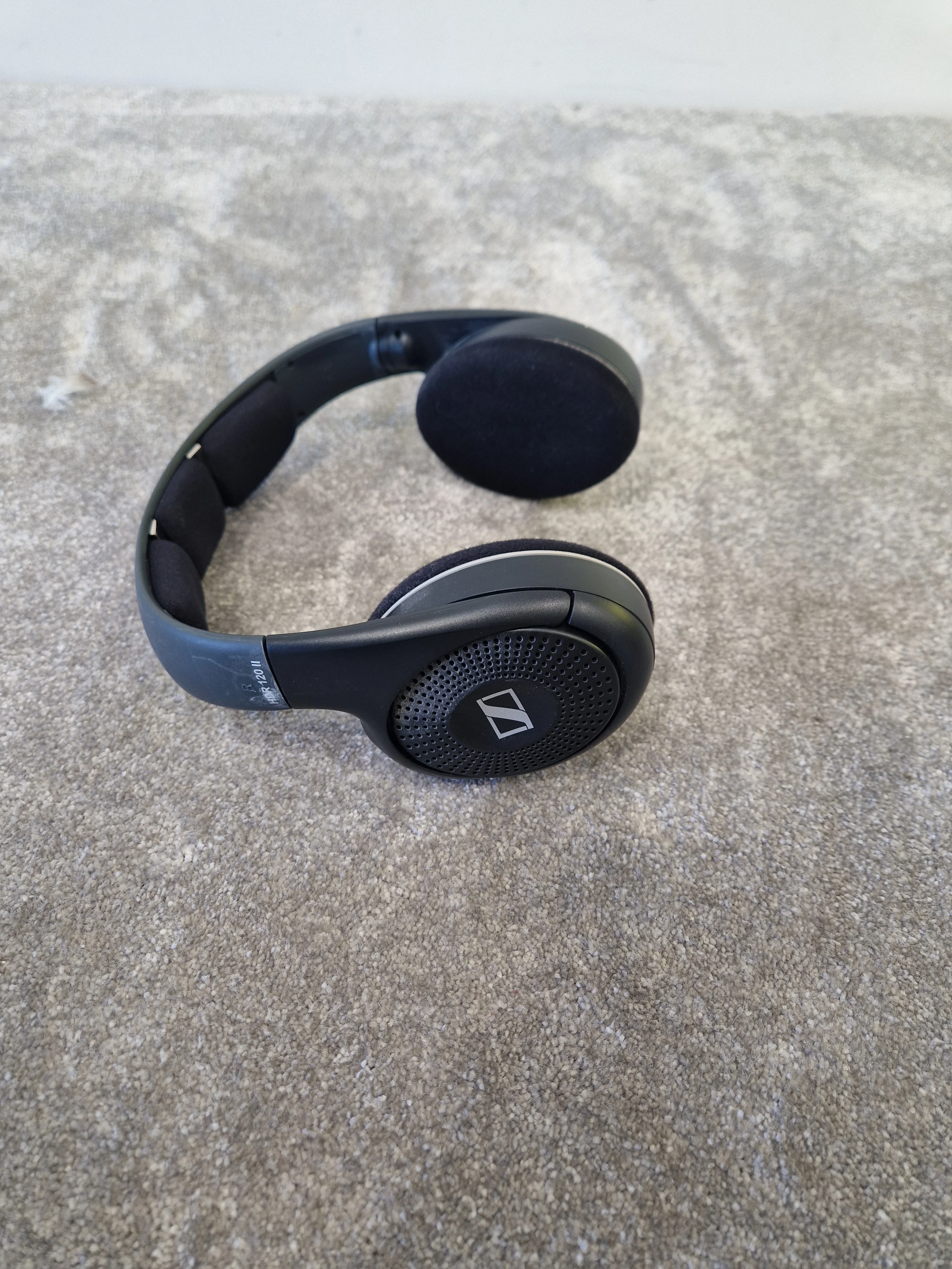 Sennheiser HDR 120 Wireless TV Headphones w/ RS 120 System - Open-Back Design - Very good - Image 5