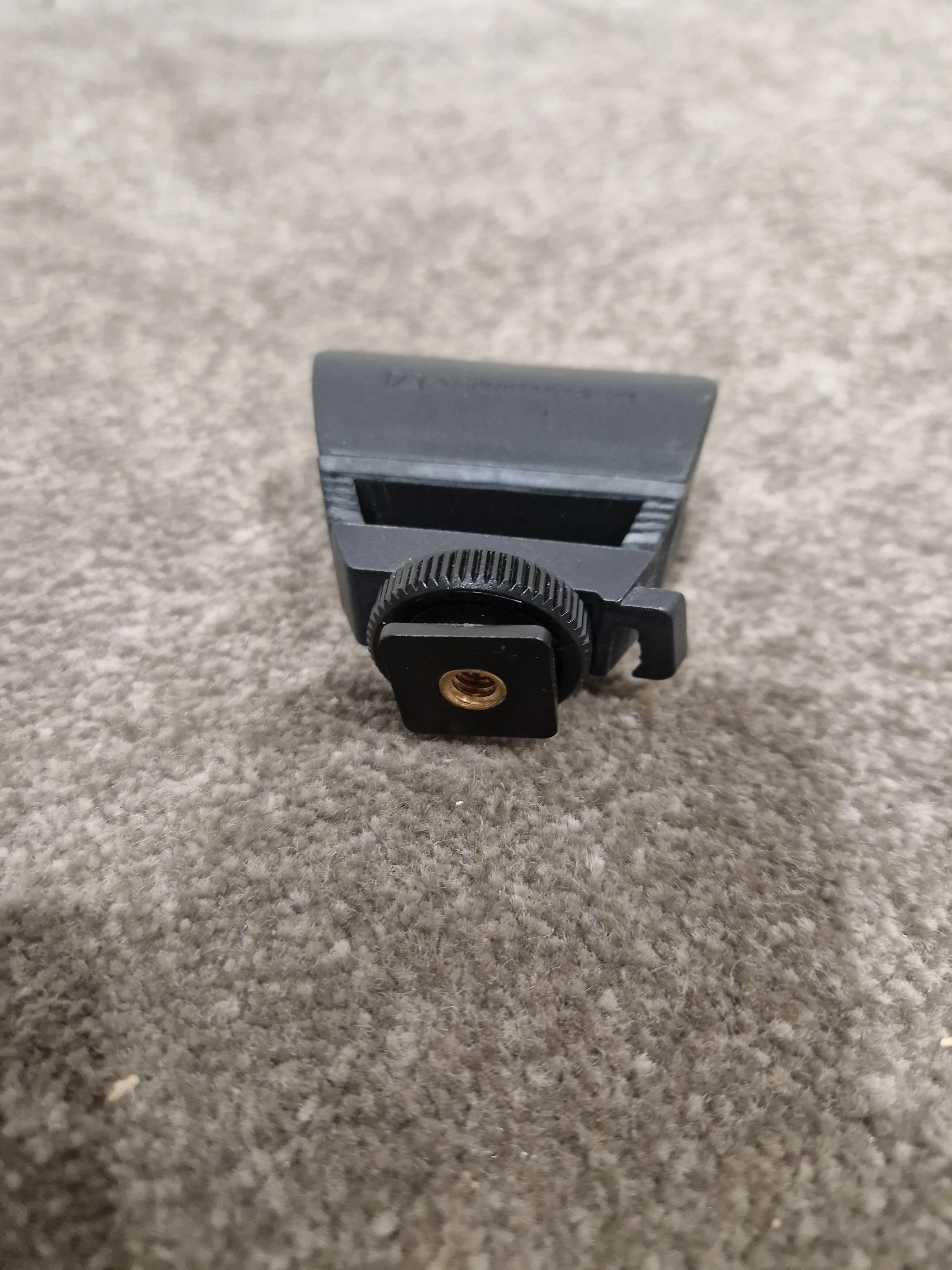 Sennheiser MKE 600 Mic Holder – Mic Holder - Excellent - Image 5