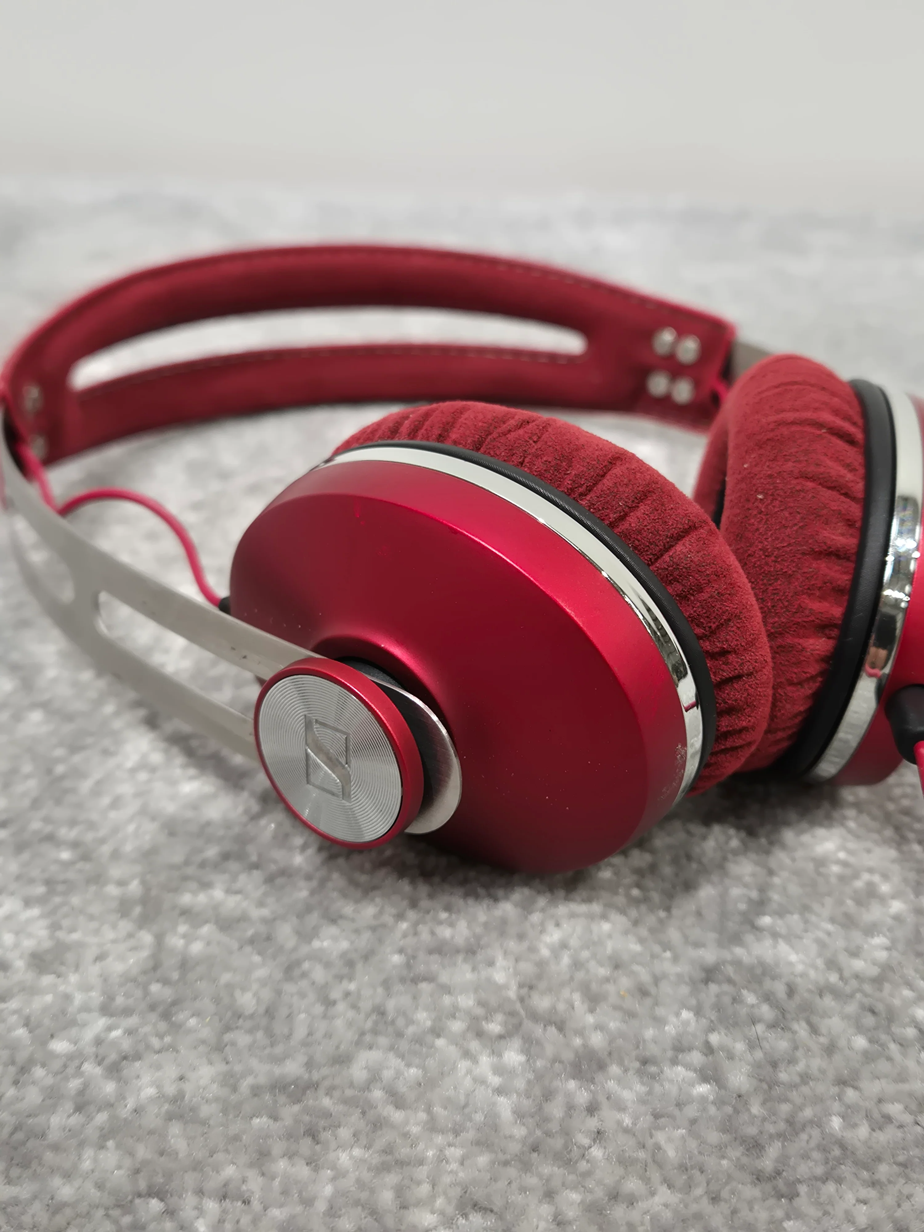 Sennheiser Momentum - On-Ear Headphones w/ Soft Case - Excellent - Image 4