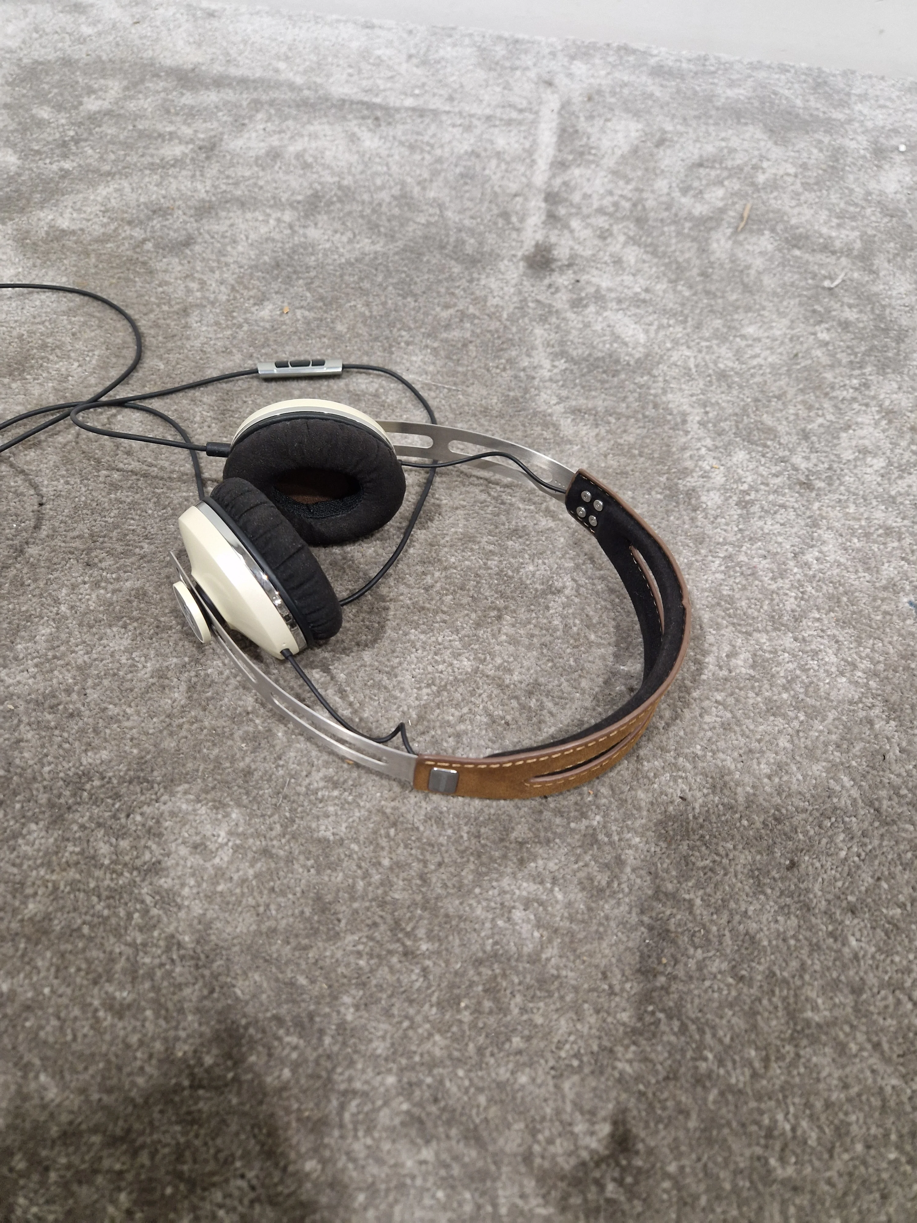 Sennheiser Momentum ON-EAR - IVORY/BLACK Headphones - Premium Sound - Excellent - Image 10