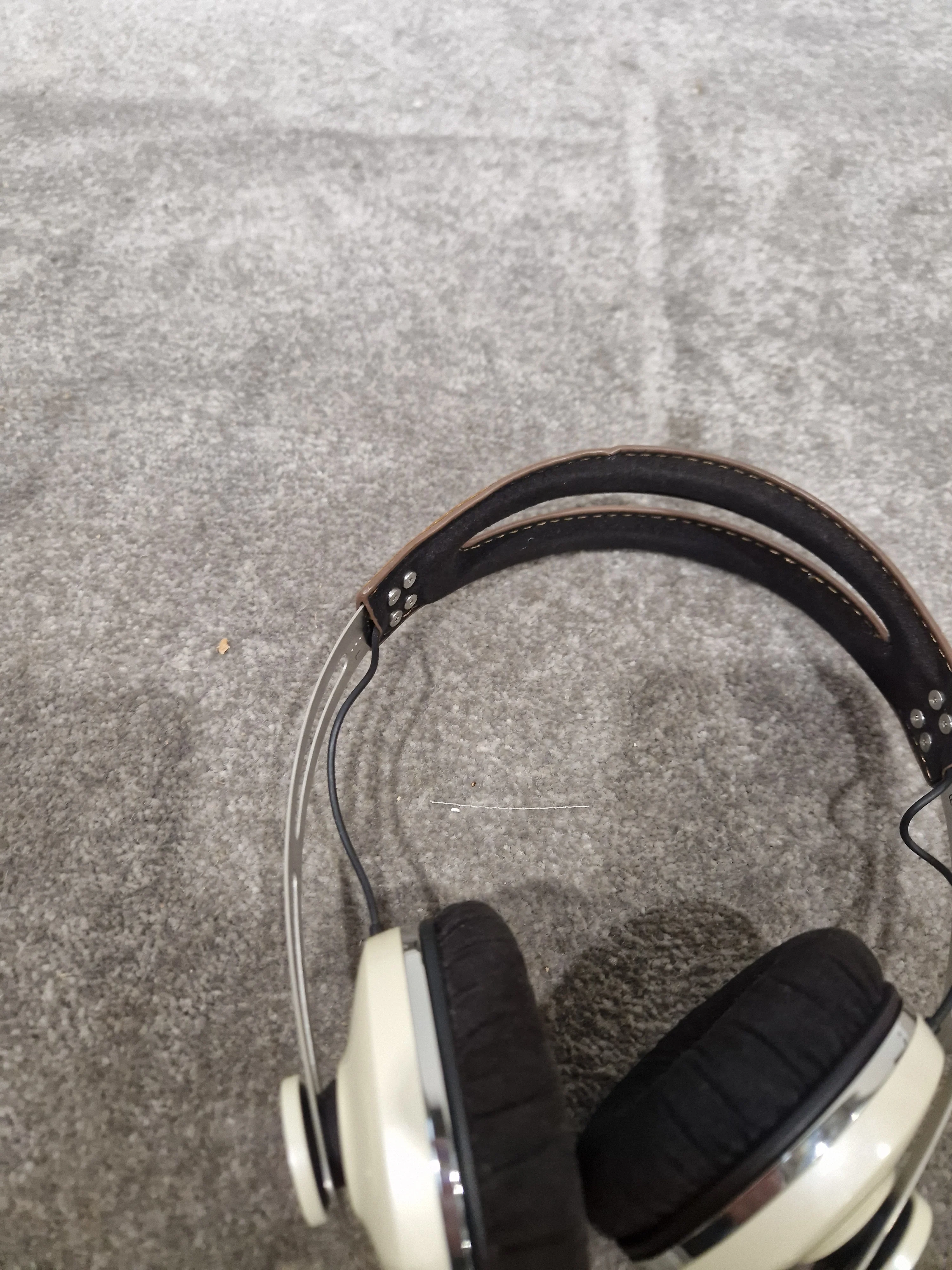 Sennheiser Momentum ON-EAR - IVORY/BLACK Headphones - Premium Sound - Excellent - Image 2