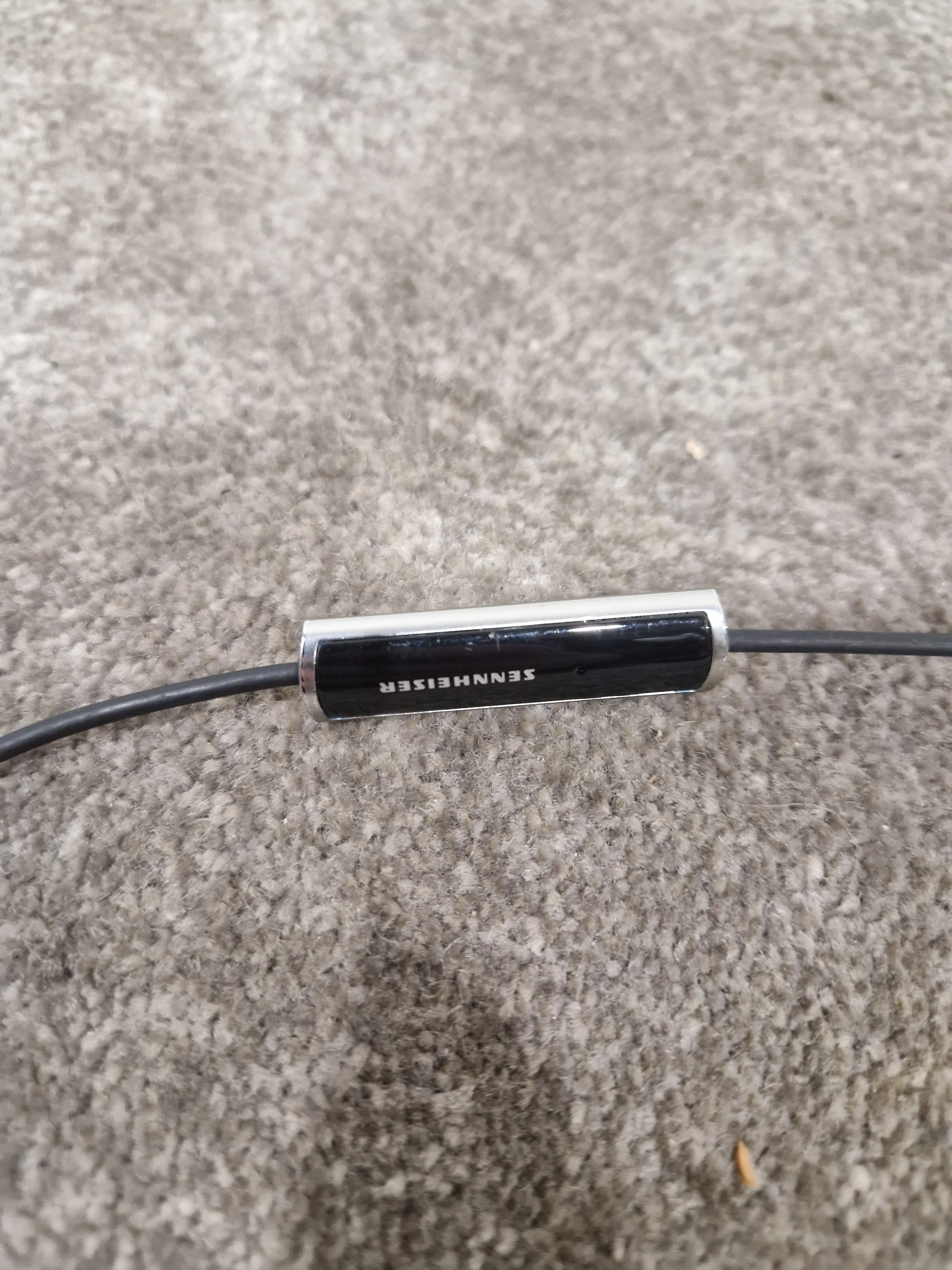 Sennheiser Momentum ON-EAR - IVORY/BLACK Headphones - Premium Sound - Excellent - Image 3