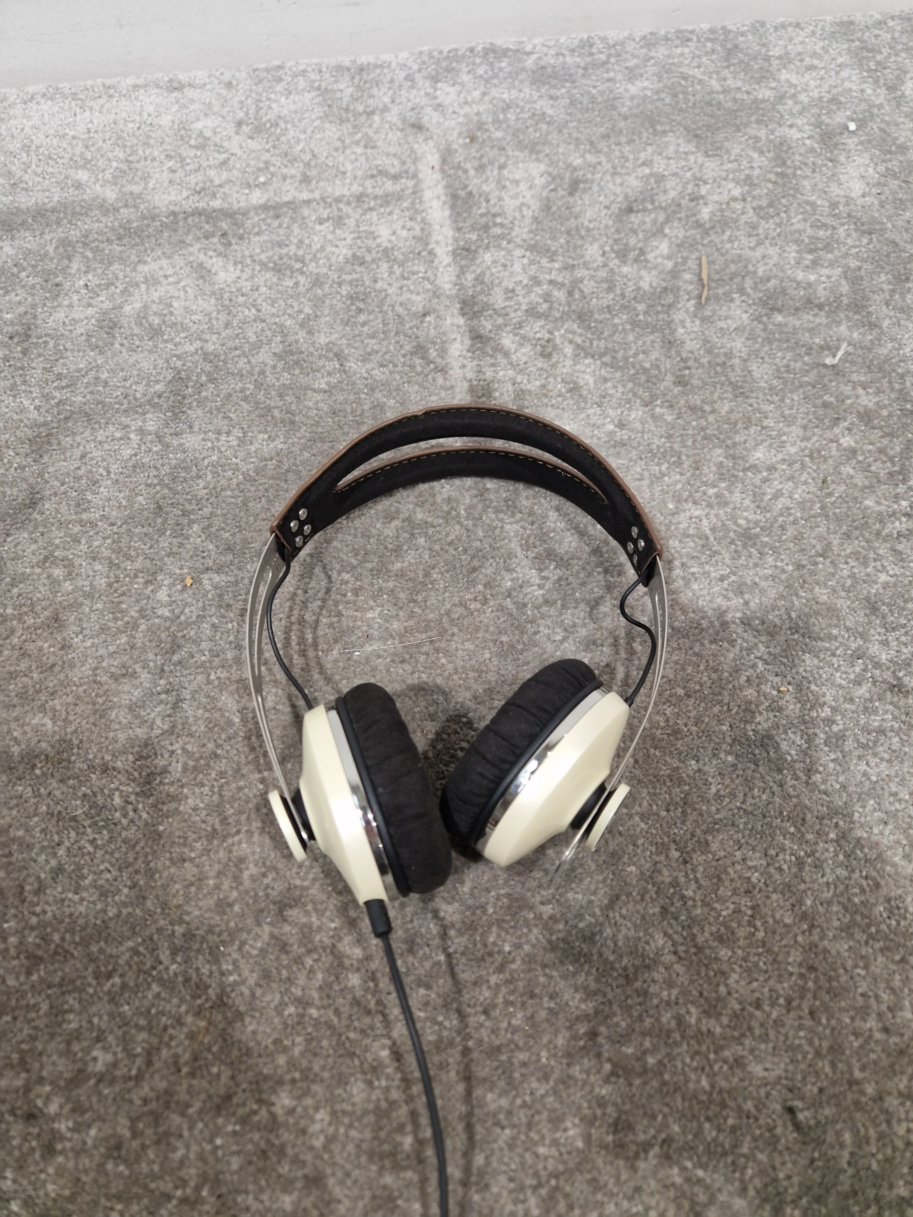 Sennheiser Momentum ON-EAR - IVORY/BLACK Headphones - Premium Sound - Excellent - Image 5