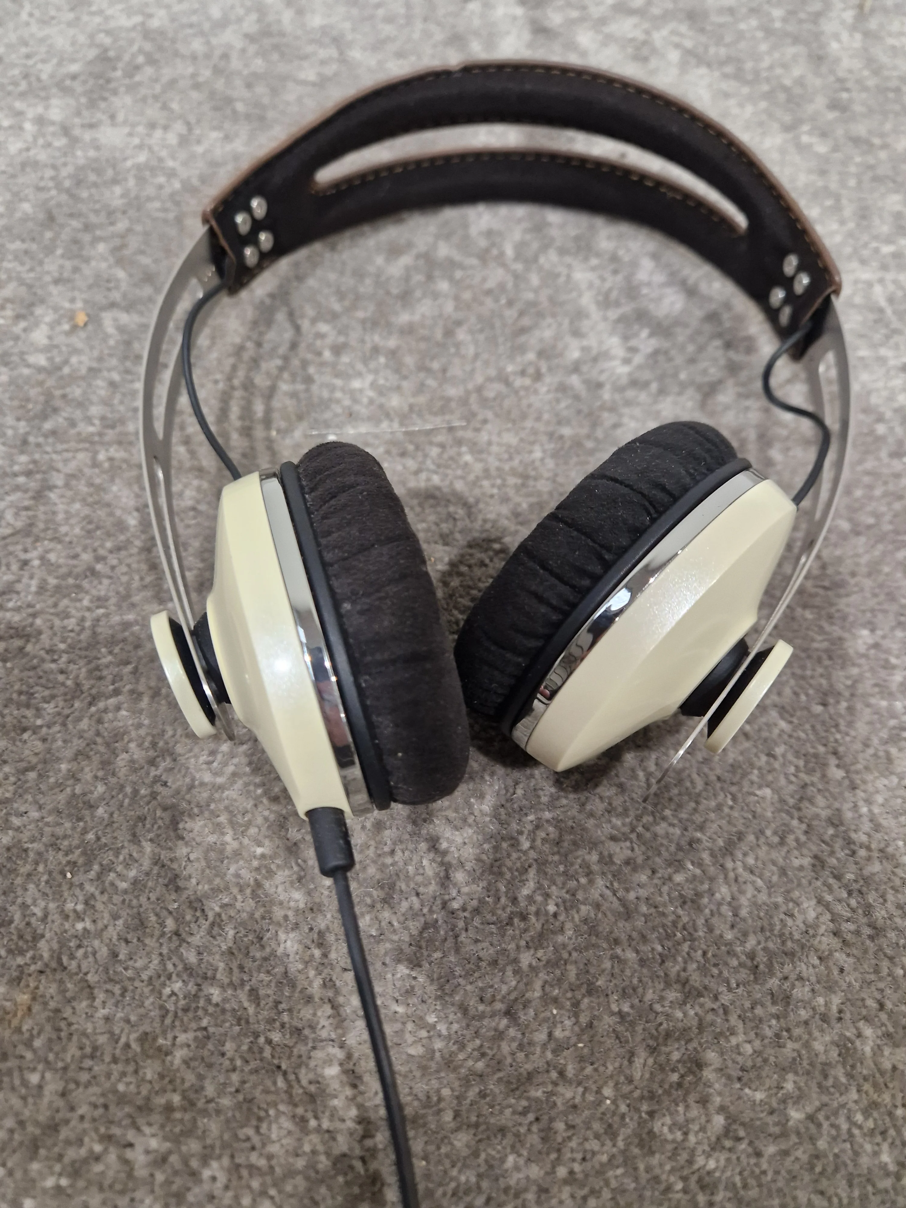 Sennheiser Momentum ON-EAR - IVORY/BLACK Headphones - Premium Sound - Excellent - Image 7