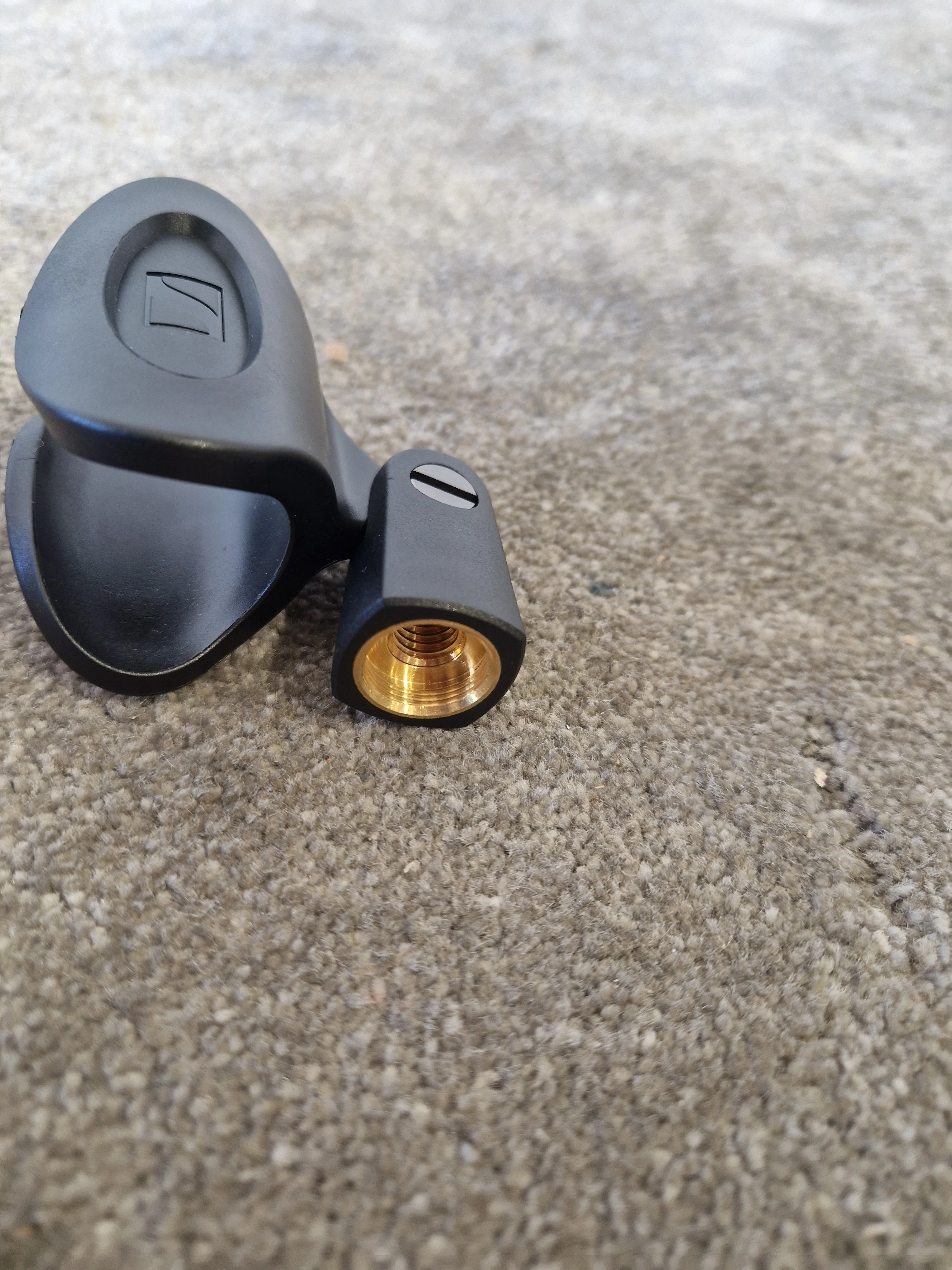 Sennheiser MZQ Mic Holder - Black – Mic Holder - Excellent - Image 10