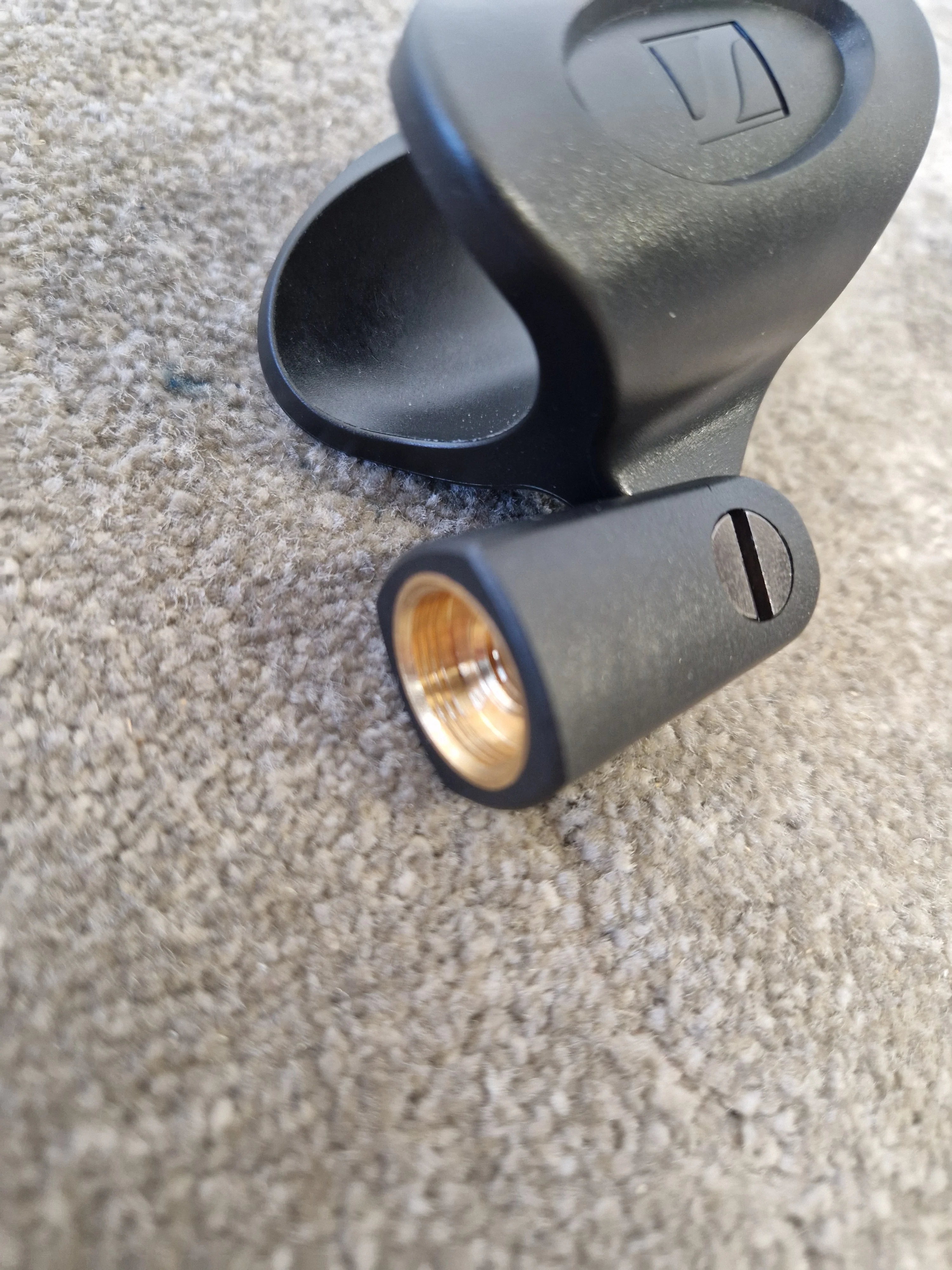 Sennheiser MZQ Mic Holder - Black – Mic Holder - Excellent - Image 7