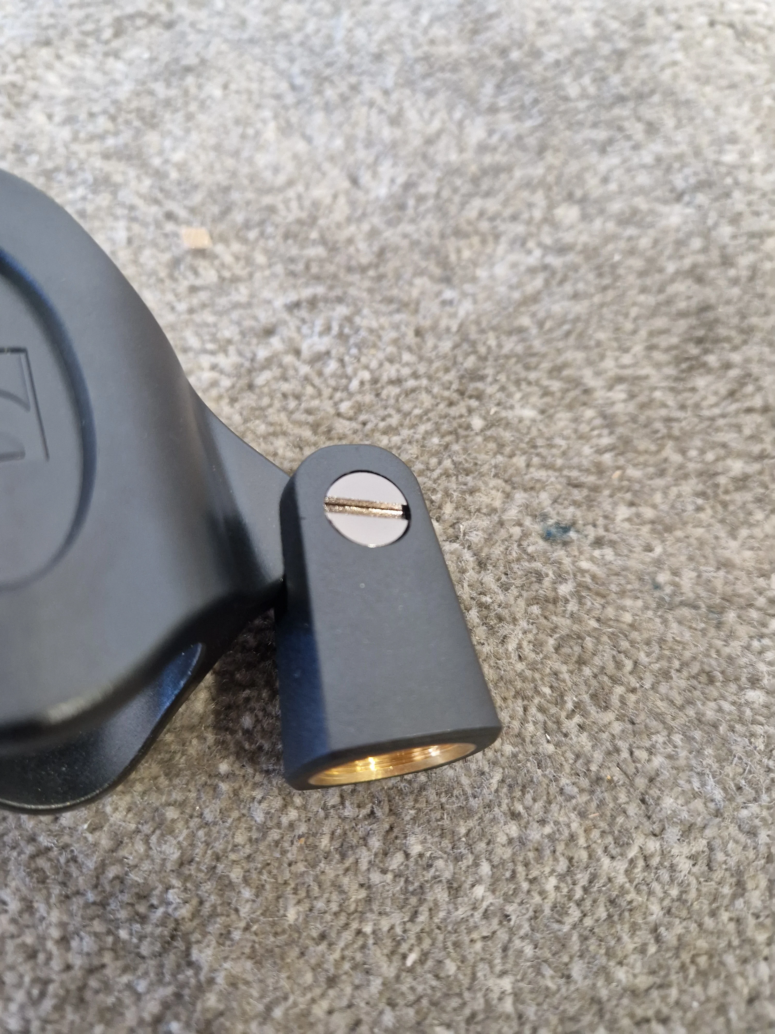 Sennheiser MZQ Mic Holder - Black – Mic Holder - Excellent - Image 9