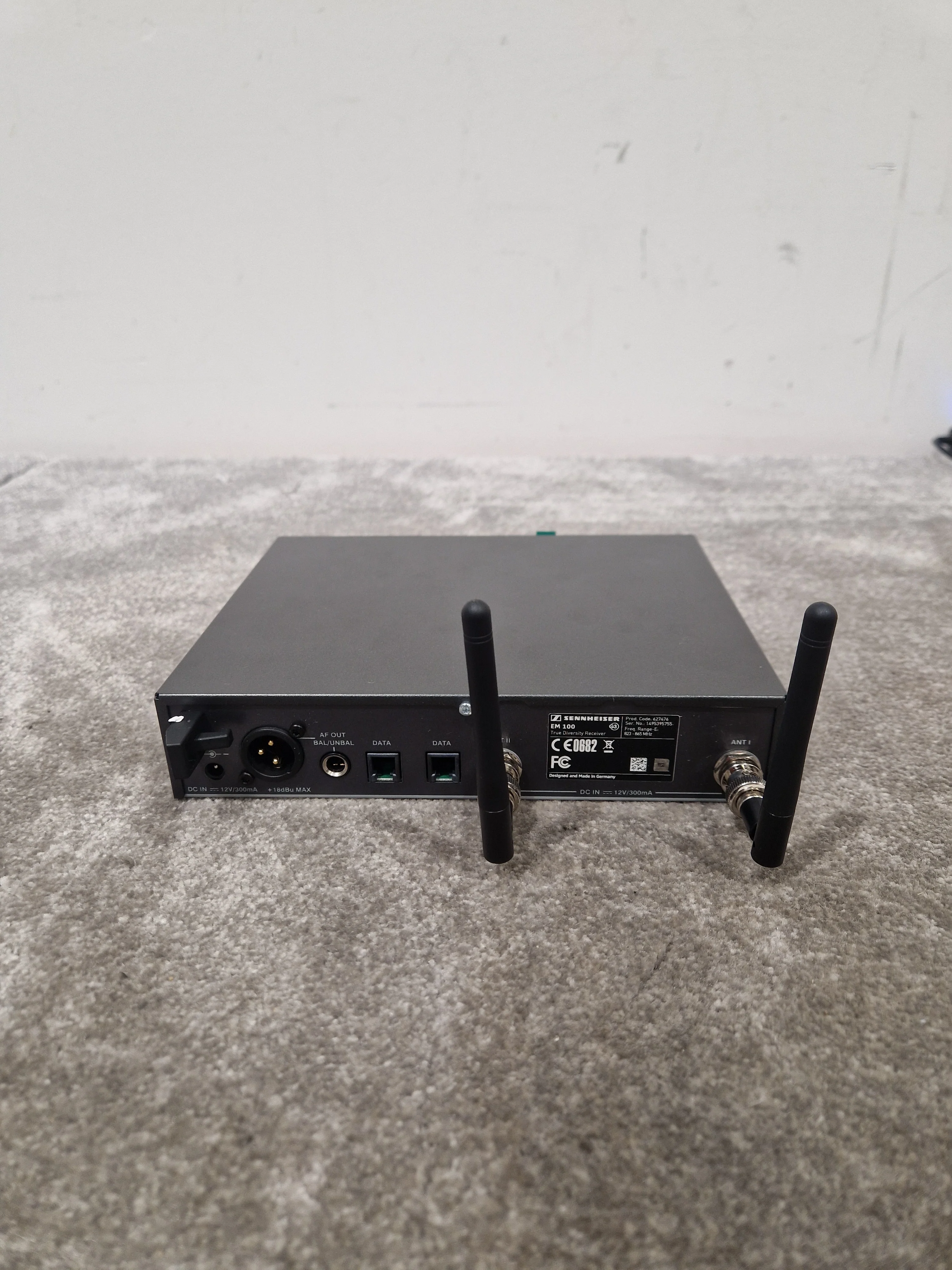 Sennheiser True Diversity Receiver EM100 G3 - Reliable Wireless Solution - Excellent w/ Power Supply & International Plug adapters - Image 7