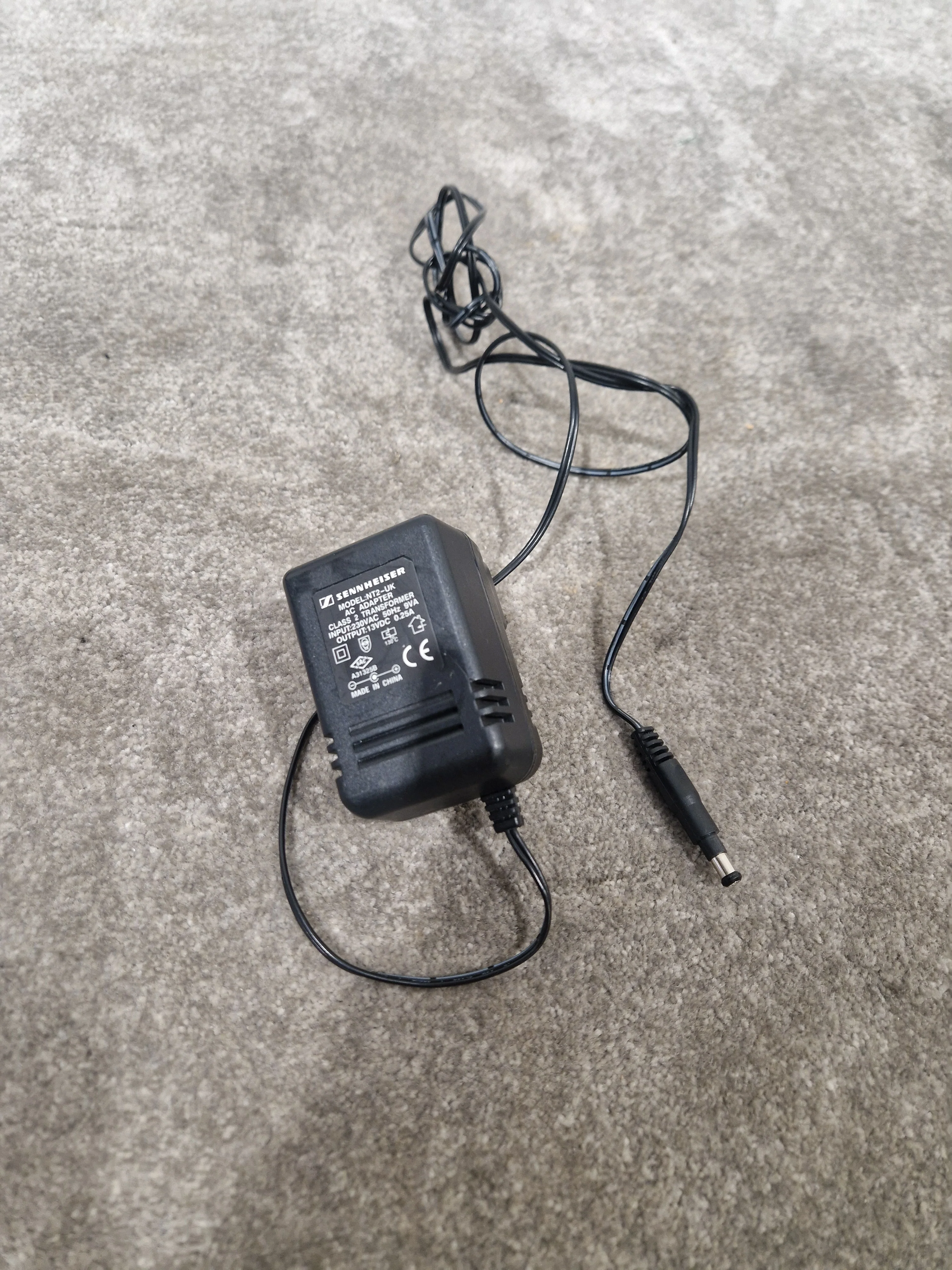 Sennheiser EM1031-V True Diversity Receiver - Professional Audio, True Diversity Technology - Excellent w/ Power Supply & Hard Case & Sennheiser Mic Transmitter - Image 16