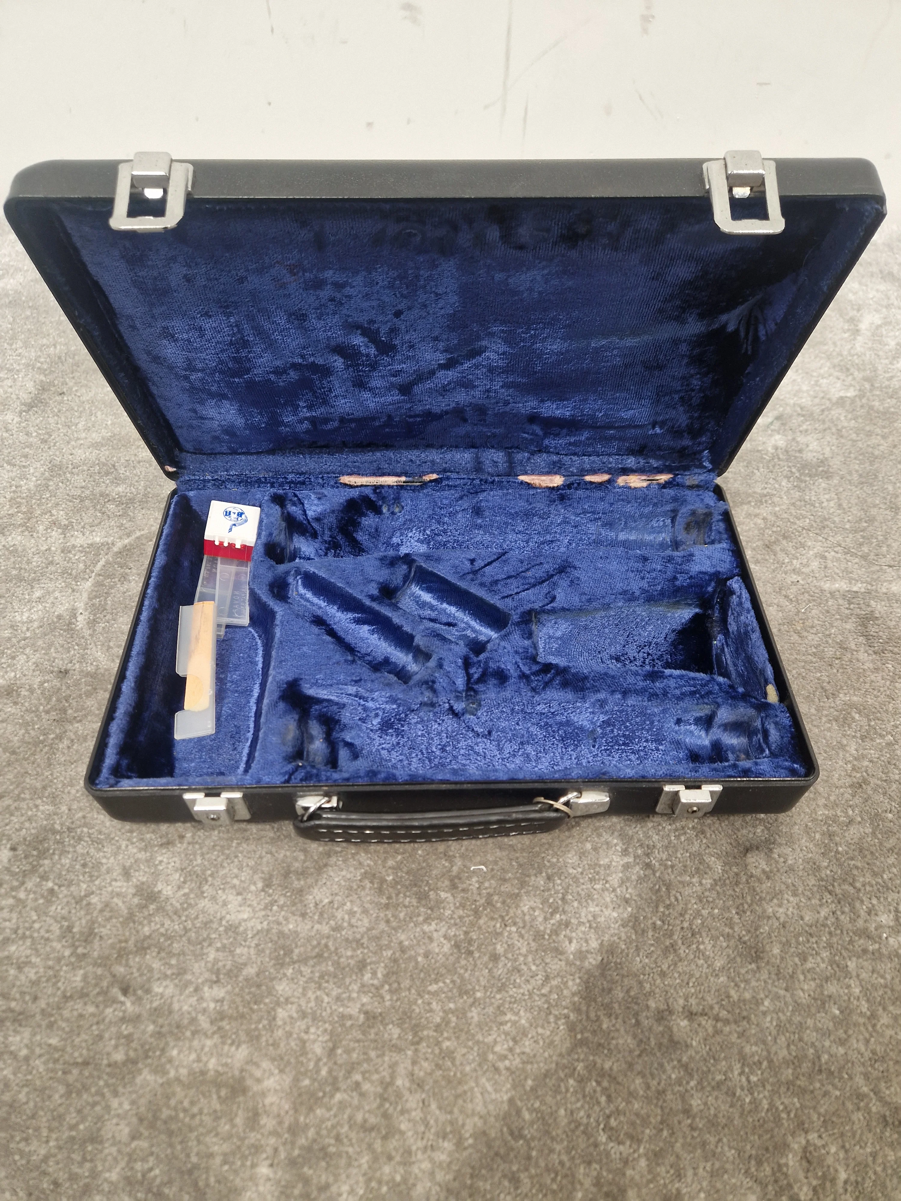 Evette Buffet Crampon Clarinet - Professional Woodwind Instrument - Very Good w/ Hard Case & Clarinet Accessories - Image 5