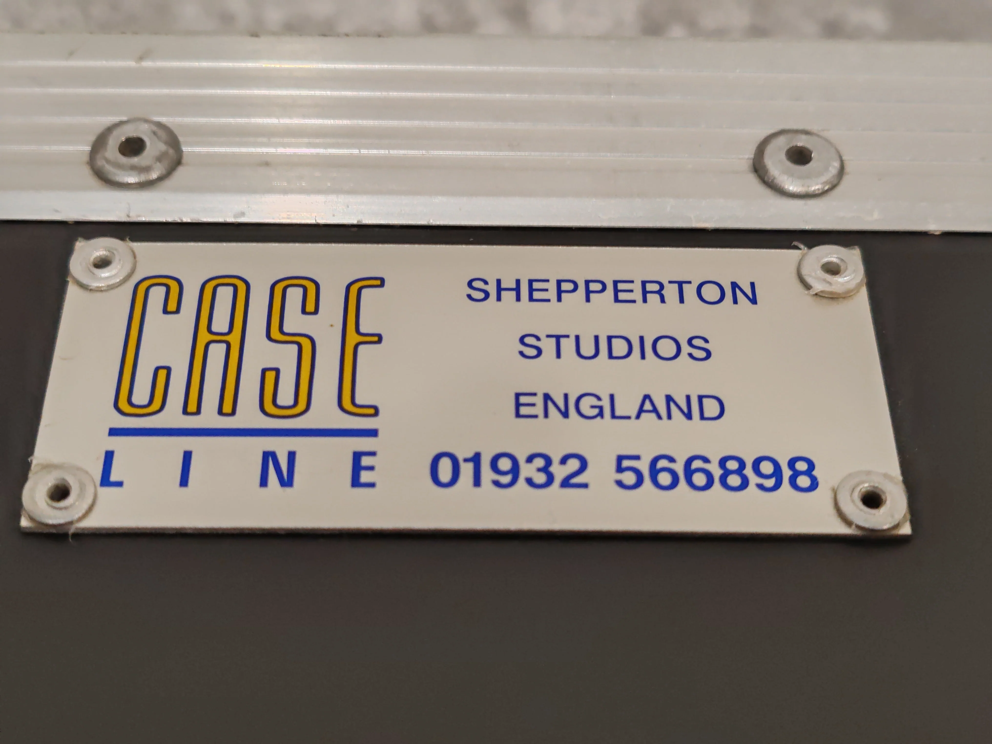 Shepperton Studios Metal Flight Case for Electric Guitar and Bass - Image 9
