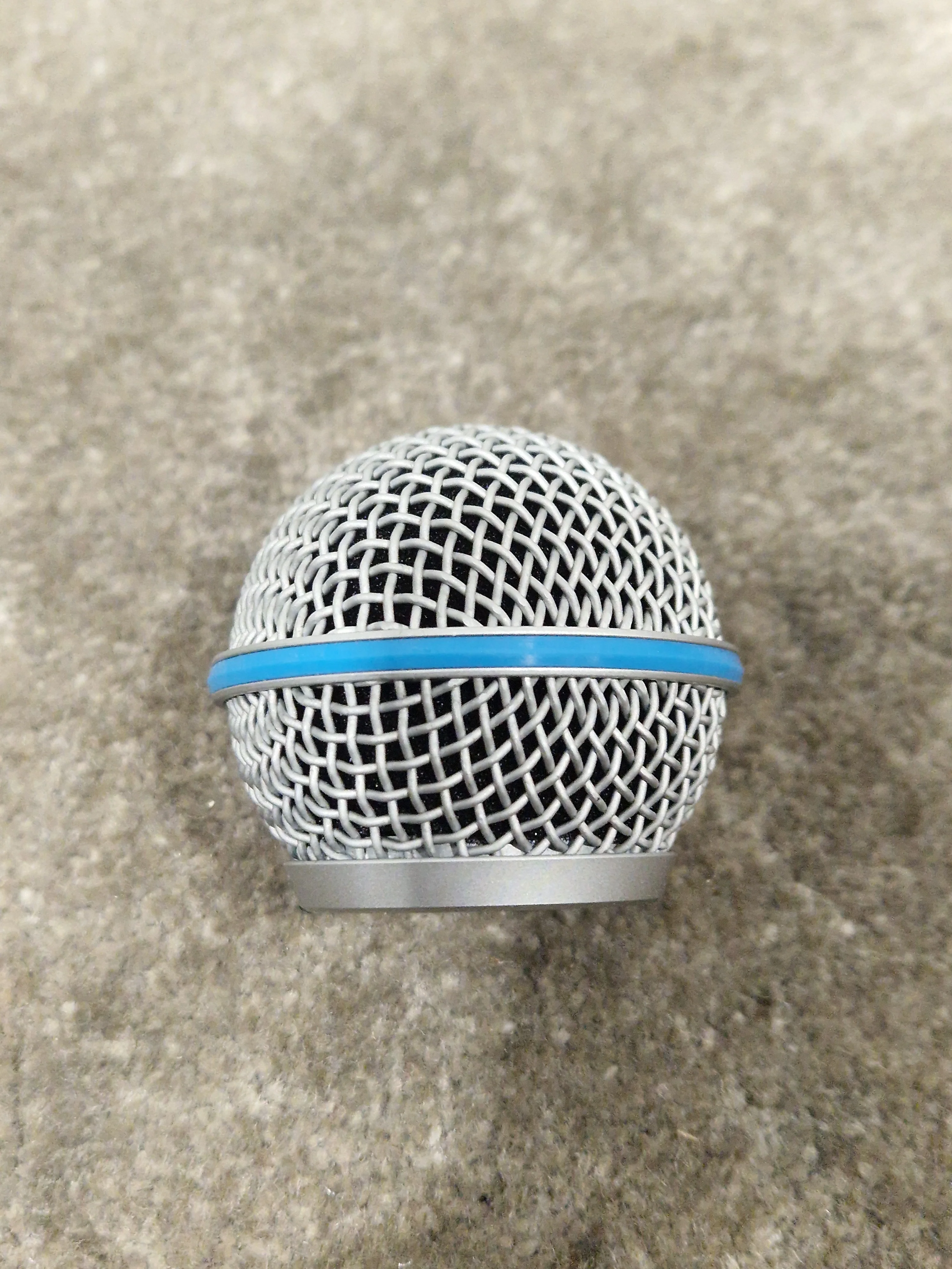 Shure BETA 58A Microphone - Excellent w/ Soft Case & Cables - Image 12