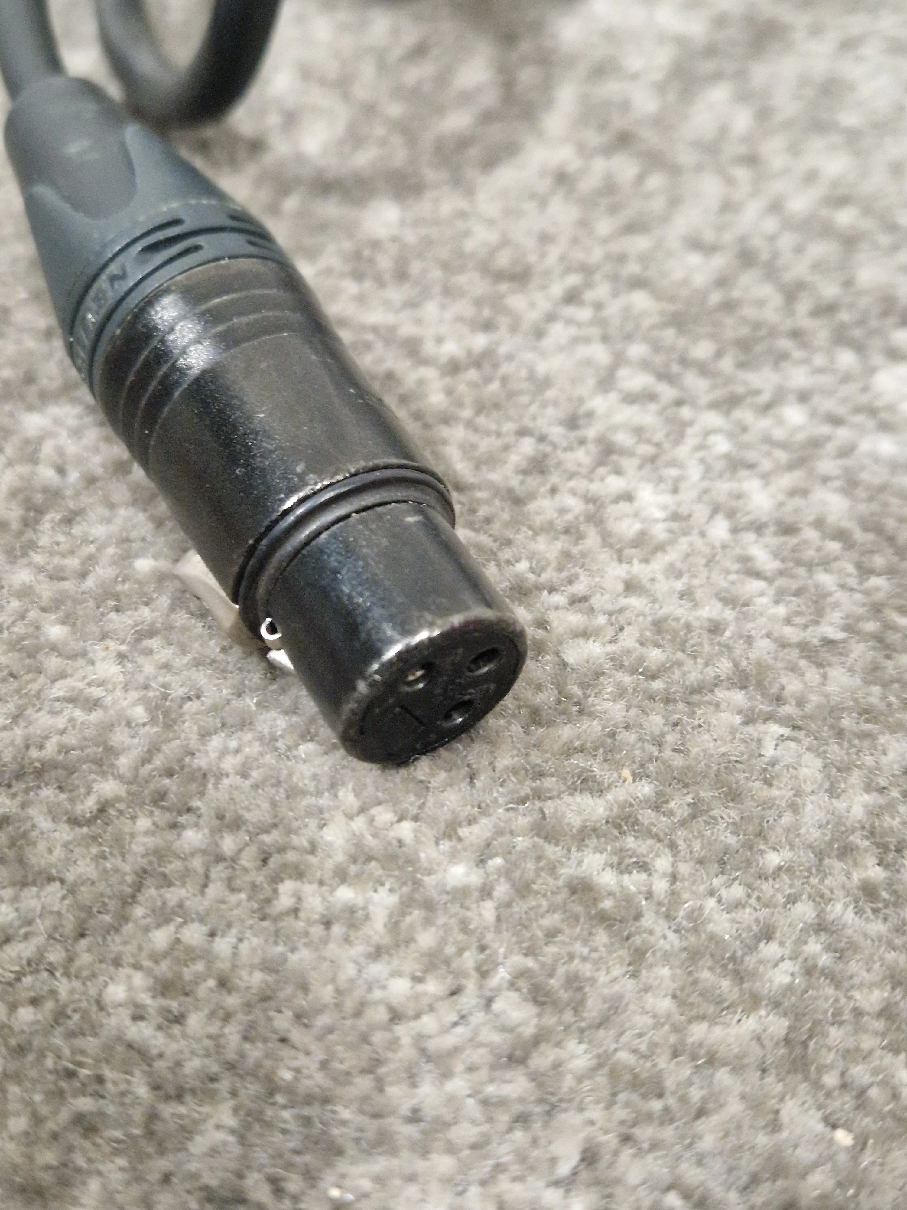 Shure BETA 58A Microphone - Excellent w/ Soft Case & Cables - Image 3
