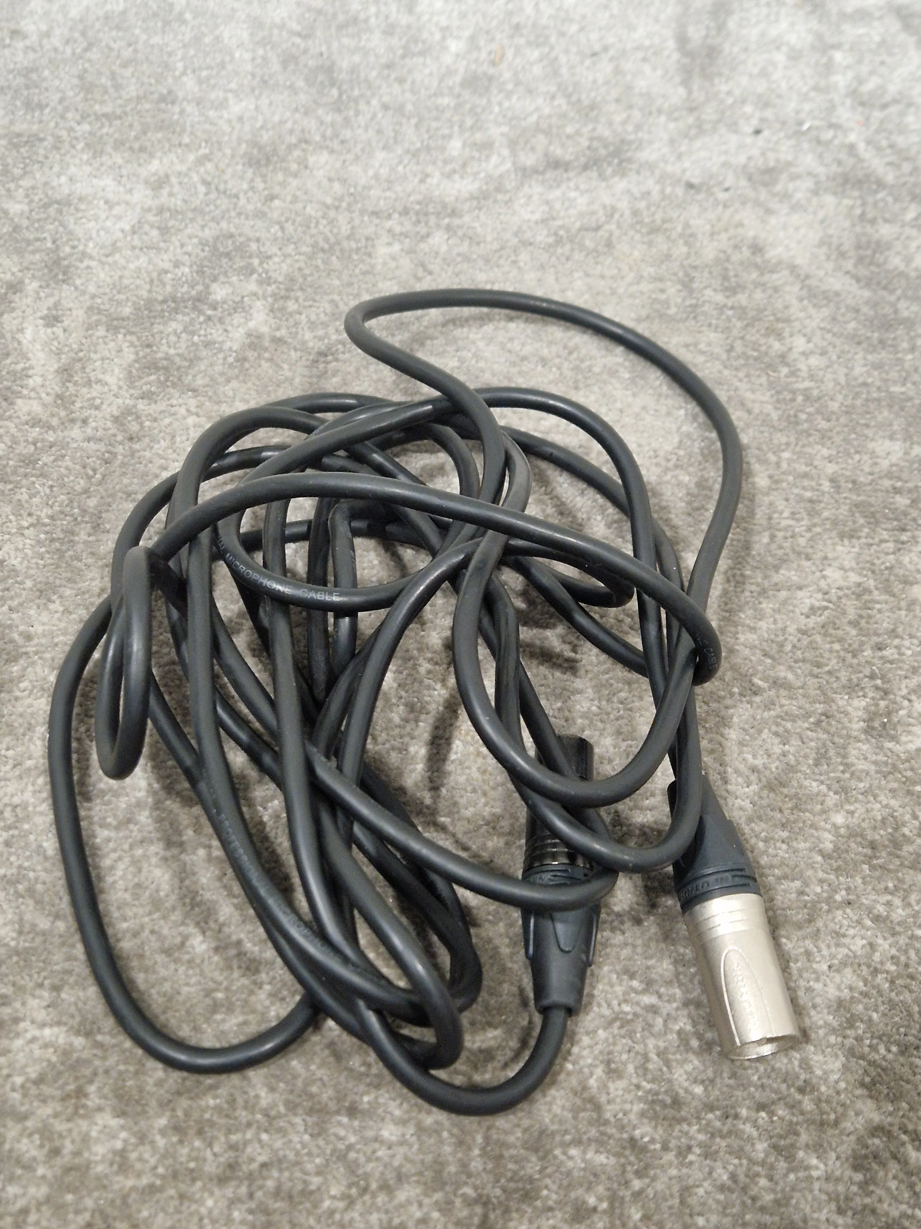 Shure BETA 58A Microphone - Excellent w/ Soft Case & Cables - Image 8