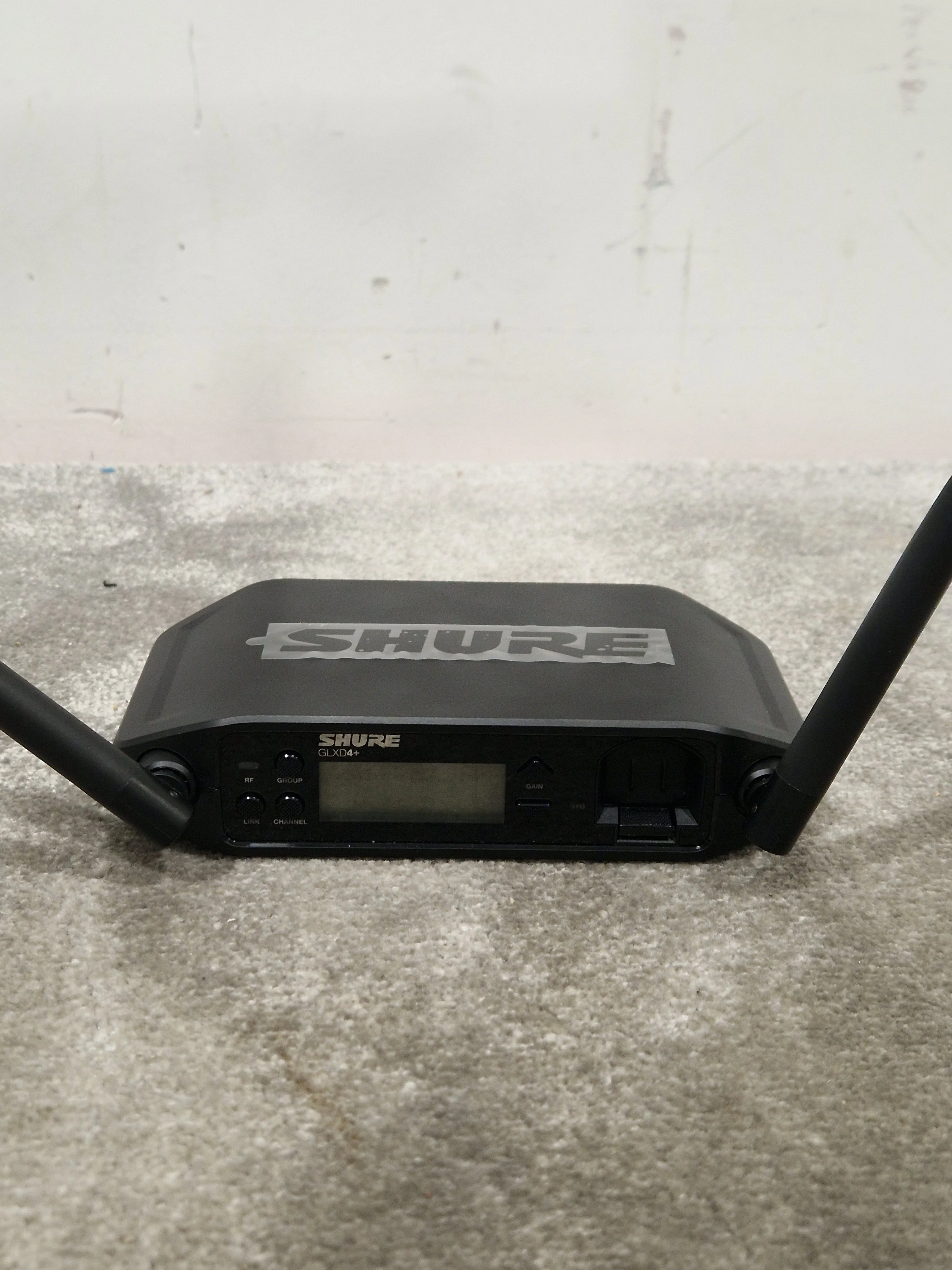Shure GLXD24+/Beta58A - Wireless Microphone System - Like New w/ Power Supply  & Soft Case - Image 2
