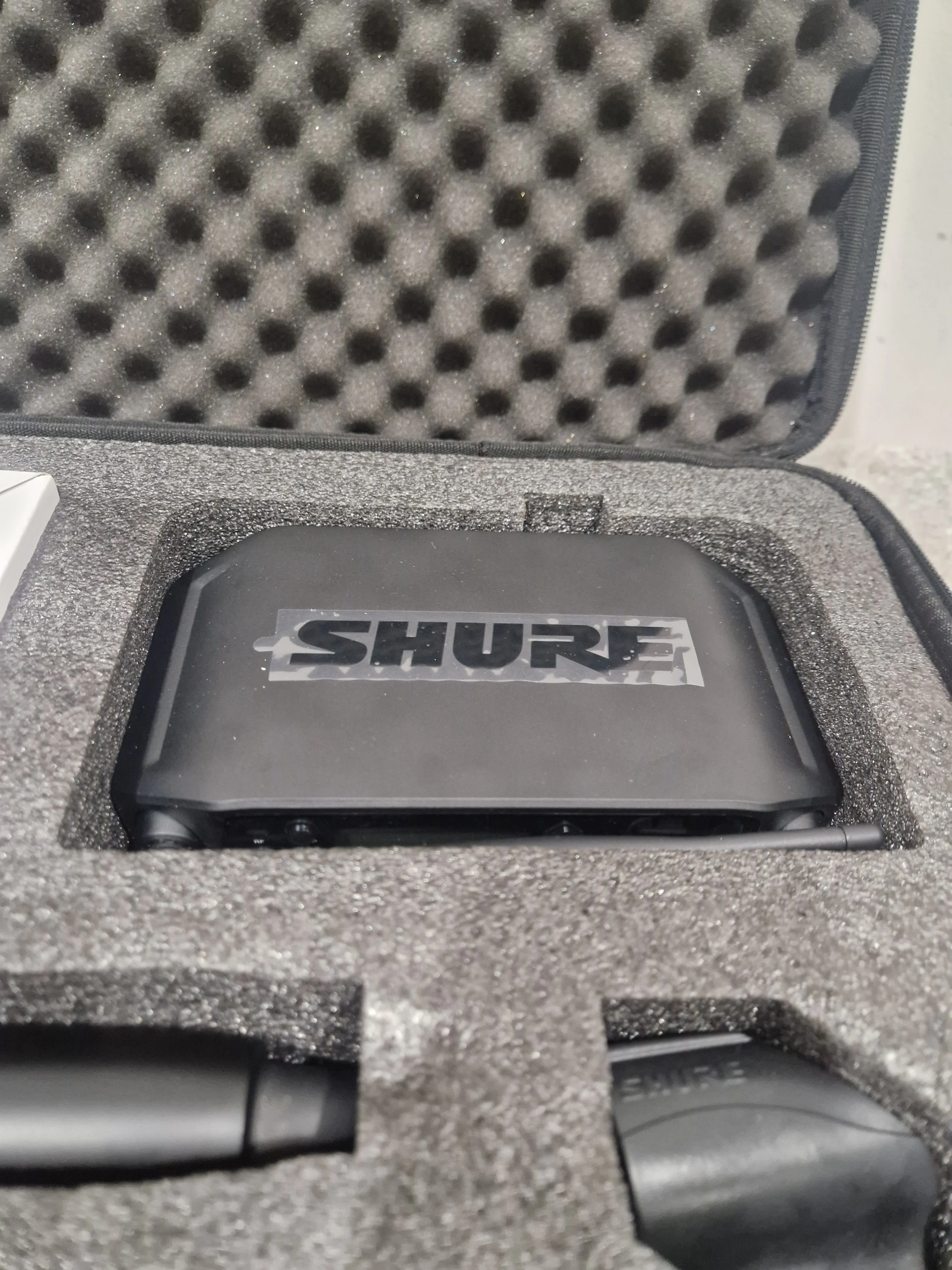 Shure GLXD24+/Beta58A - Wireless Microphone System - Like New w/ Power Supply  & Soft Case - Image 3