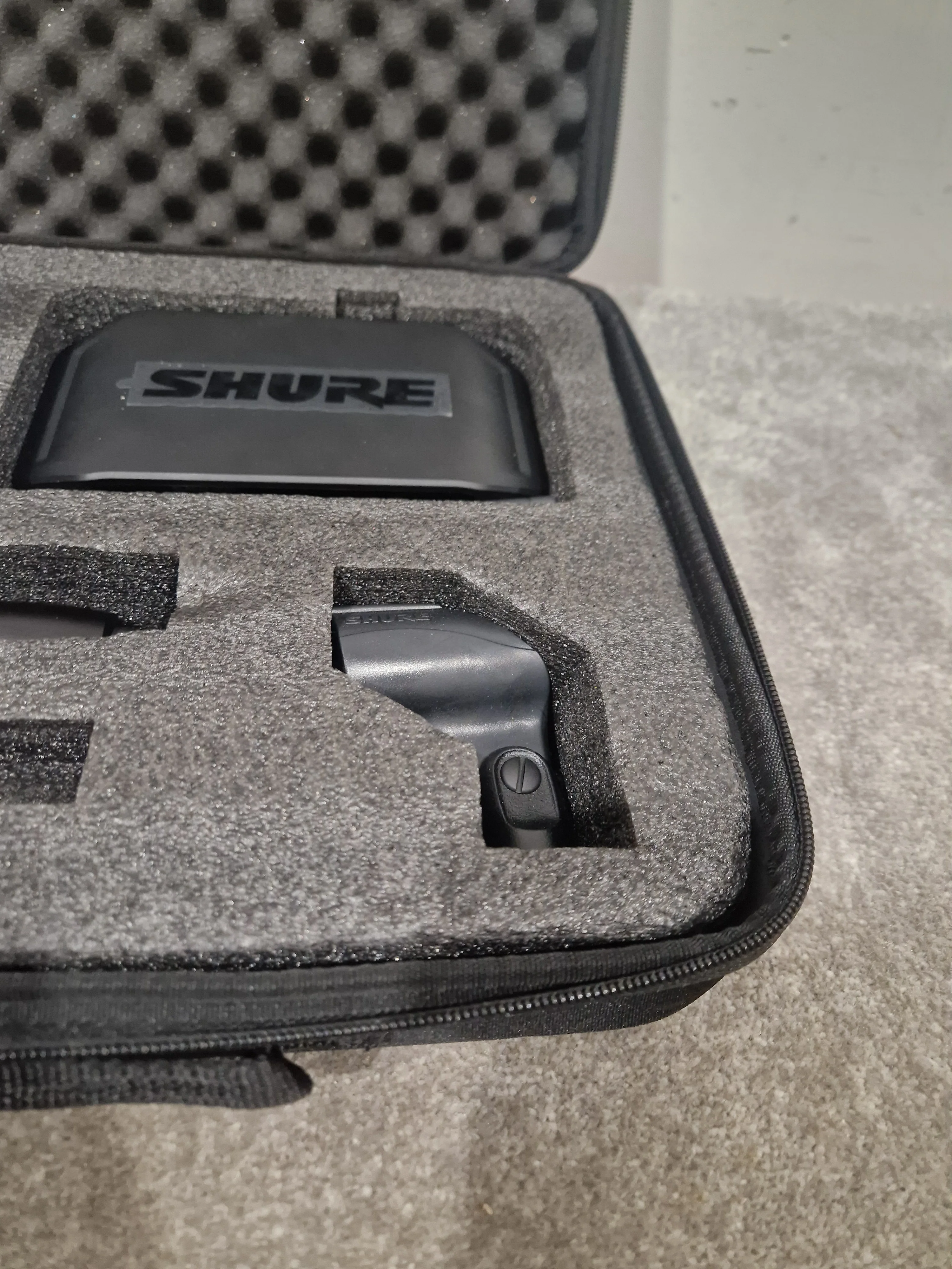 Shure GLXD24+/Beta58A - Wireless Microphone System - Like New w/ Power Supply  & Soft Case - Image 4