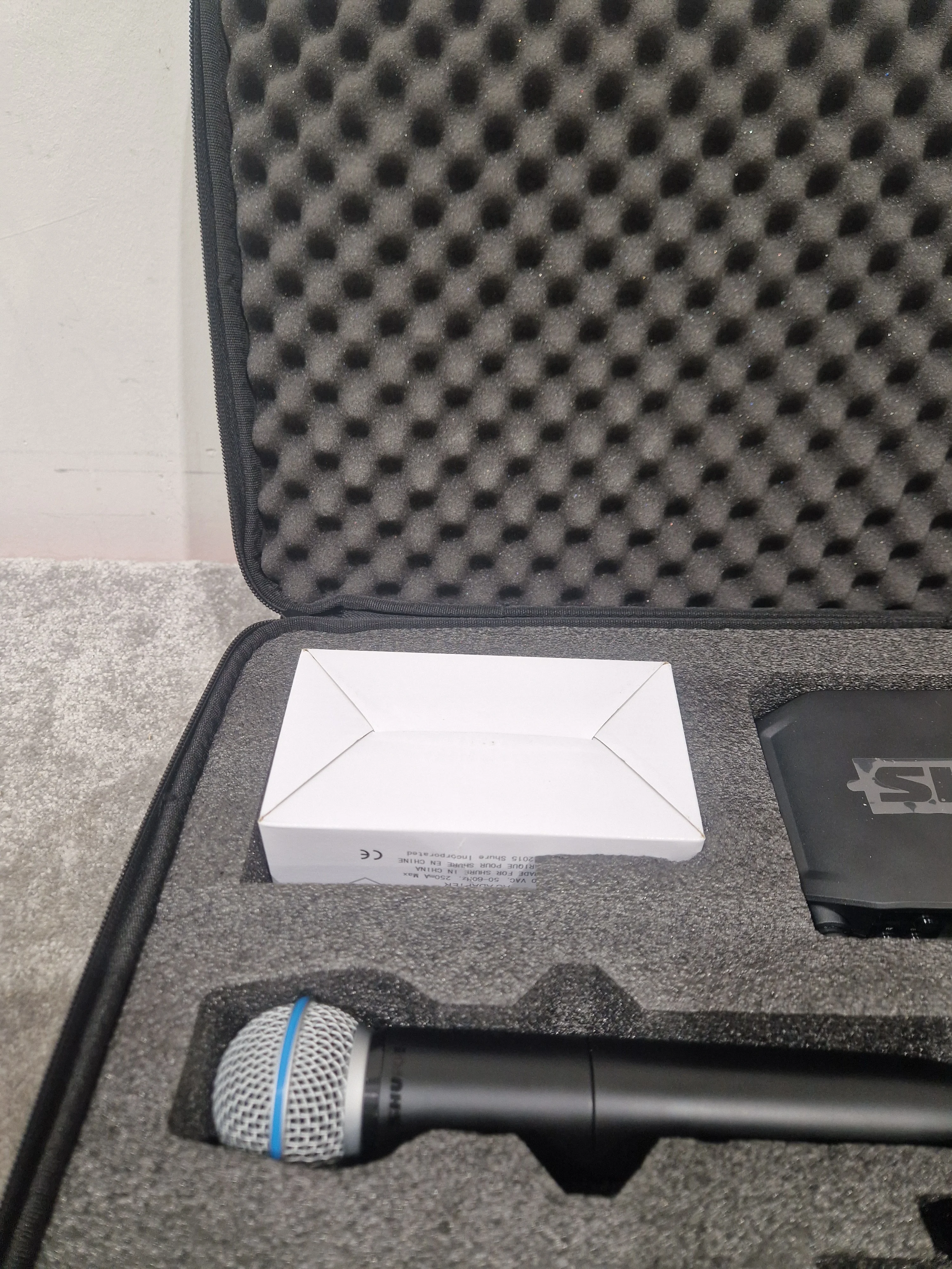 Shure GLXD24+/Beta58A - Wireless Microphone System - Like New w/ Power Supply  & Soft Case - Image 6
