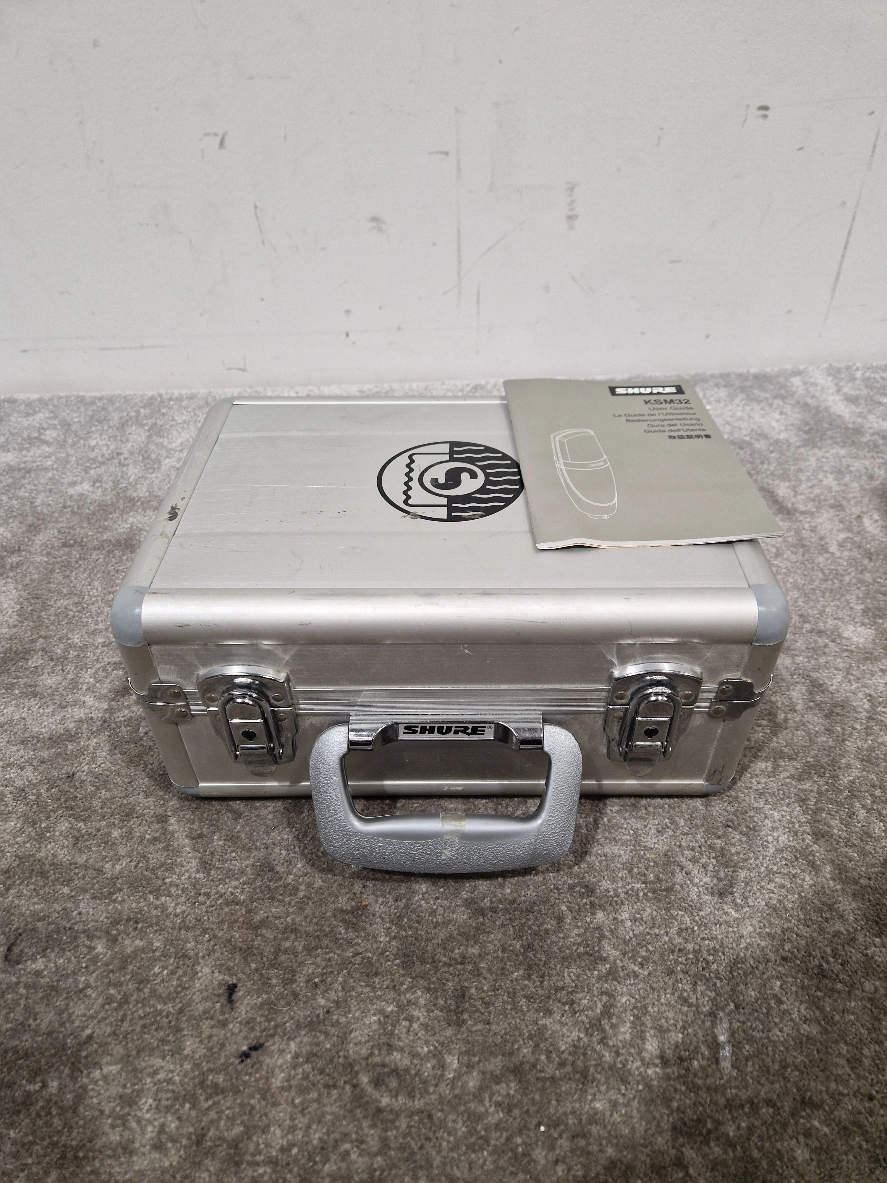 Shure KSM-32 - Large Diaphragm Condenser Mic - Excellent w/ Soft Case & Hard Case - Image 4