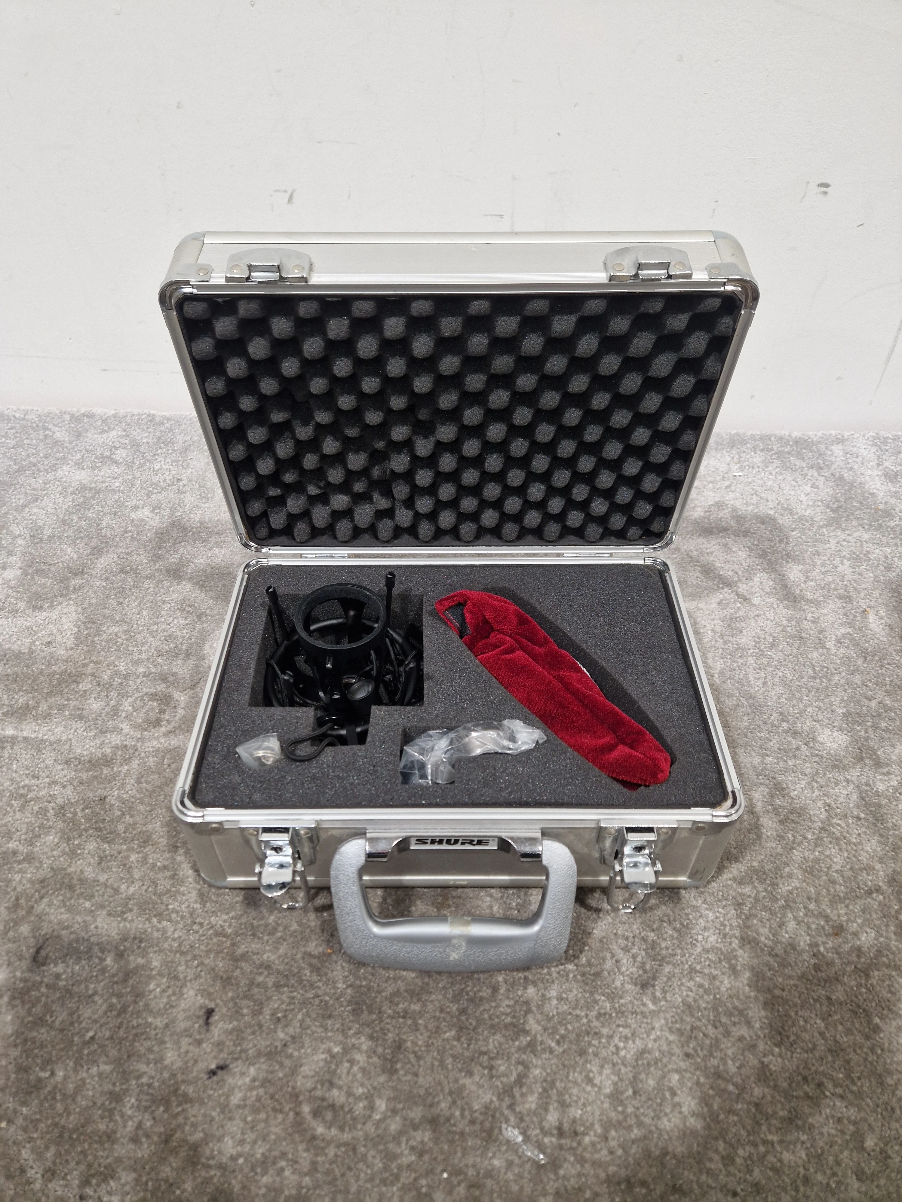 Shure KSM-32 - Large Diaphragm Condenser Mic - Excellent w/ Soft Case & Hard Case - Image 6