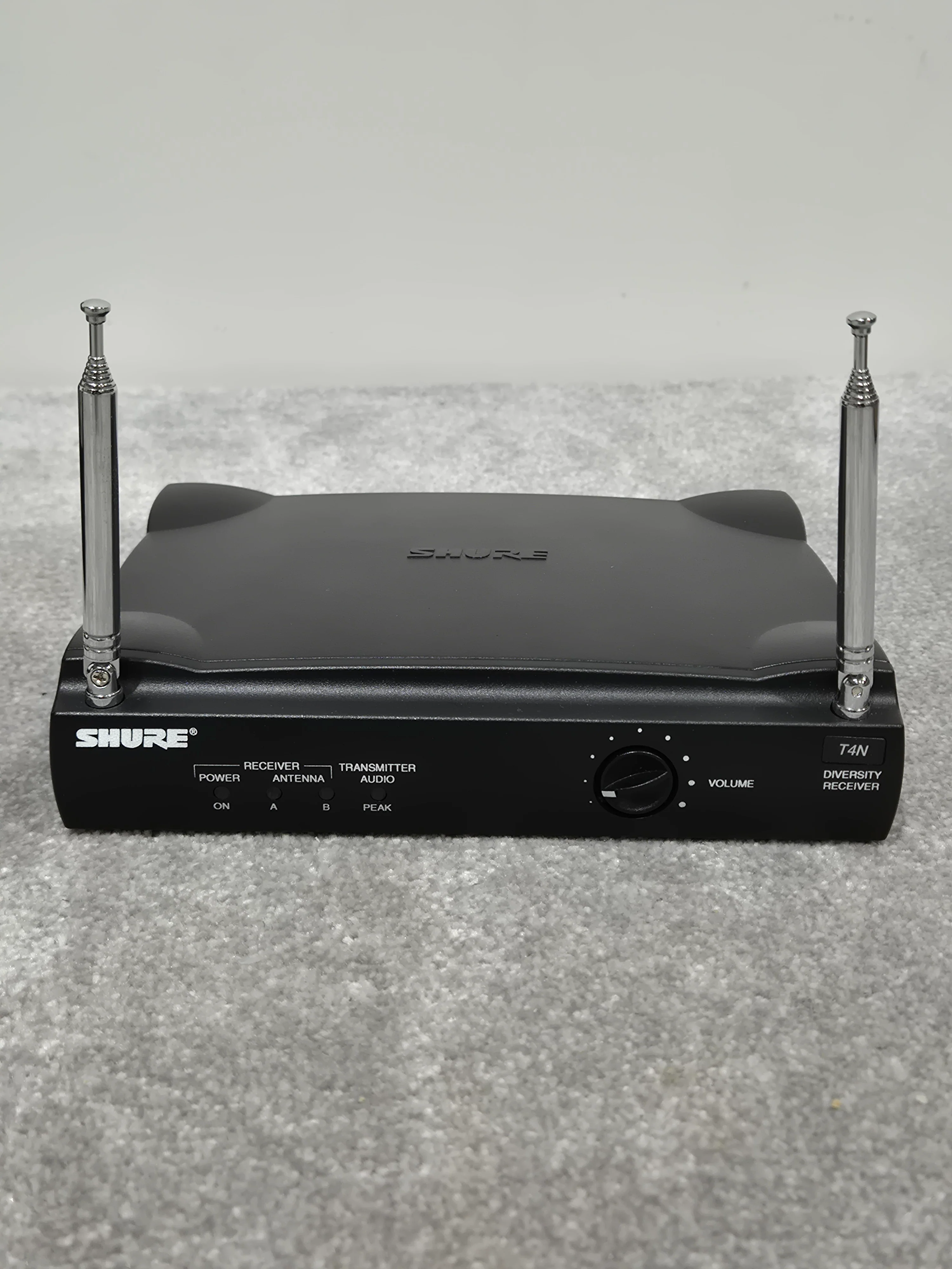Shure T4N/SM58 - Wireless Handheld Microphone System w/ Case - Image 2