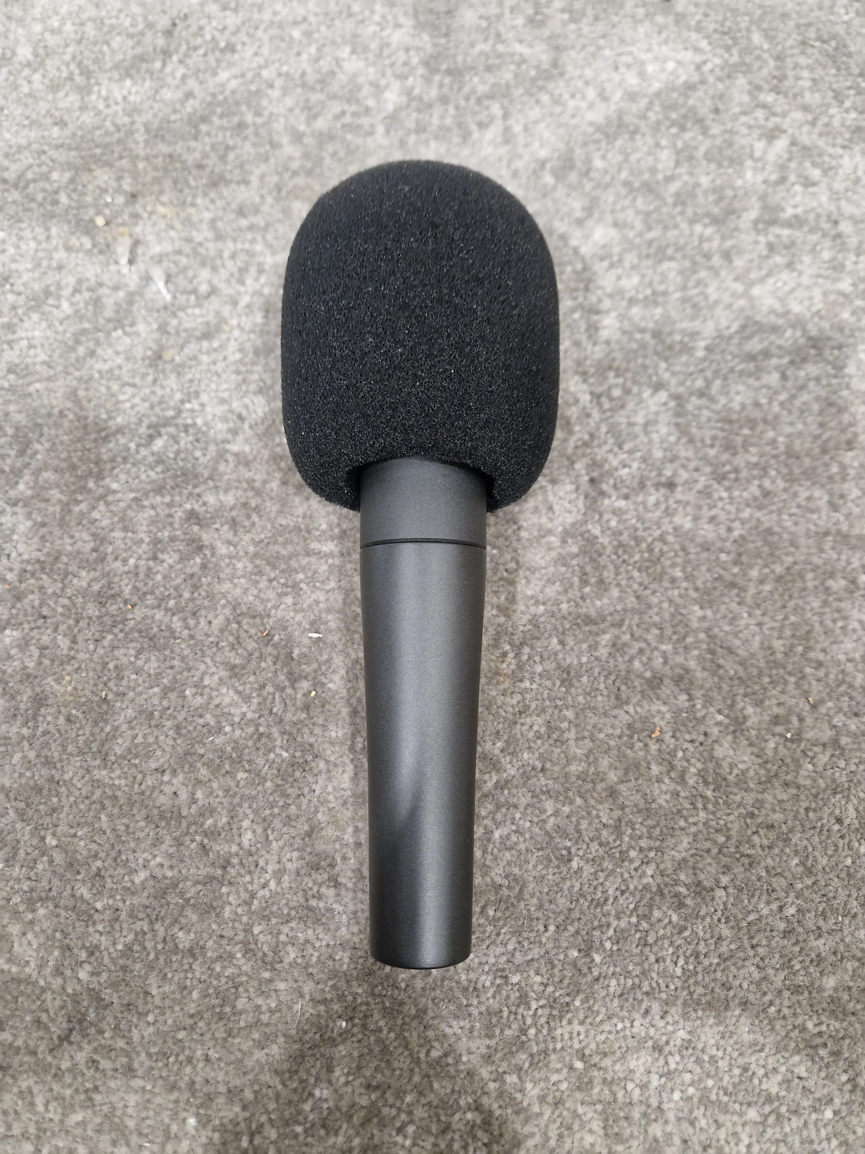 Shure SM57 Dynamic Microphone - Cardioid Polar Pattern, Durable Build - Very Good w/ Soft Case & Mic holder mic cover - Image 2