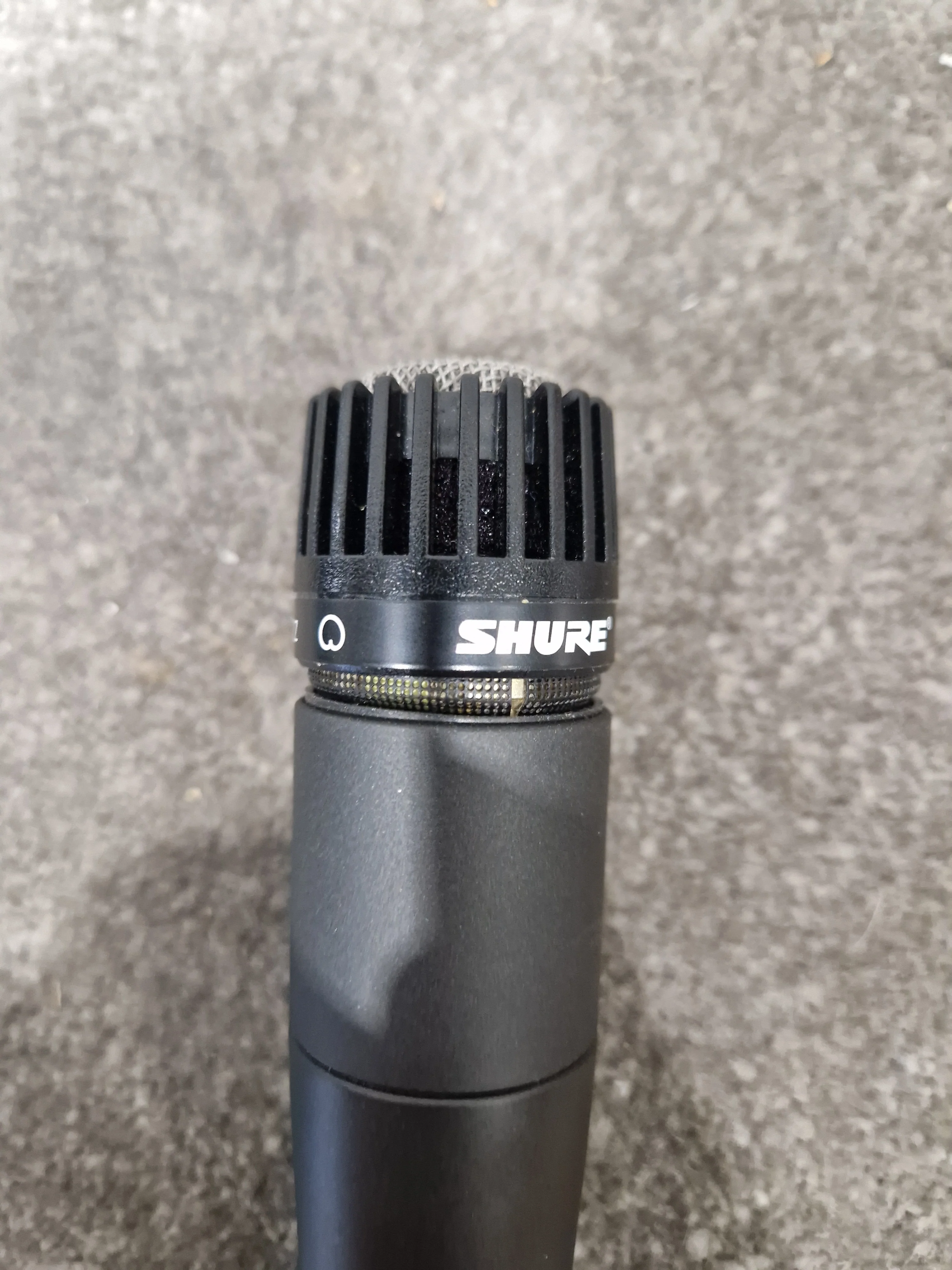 Shure SM57 Dynamic Microphone - Cardioid Polar Pattern, Durable Build - Very Good w/ Soft Case & Mic holder mic cover - Image 3