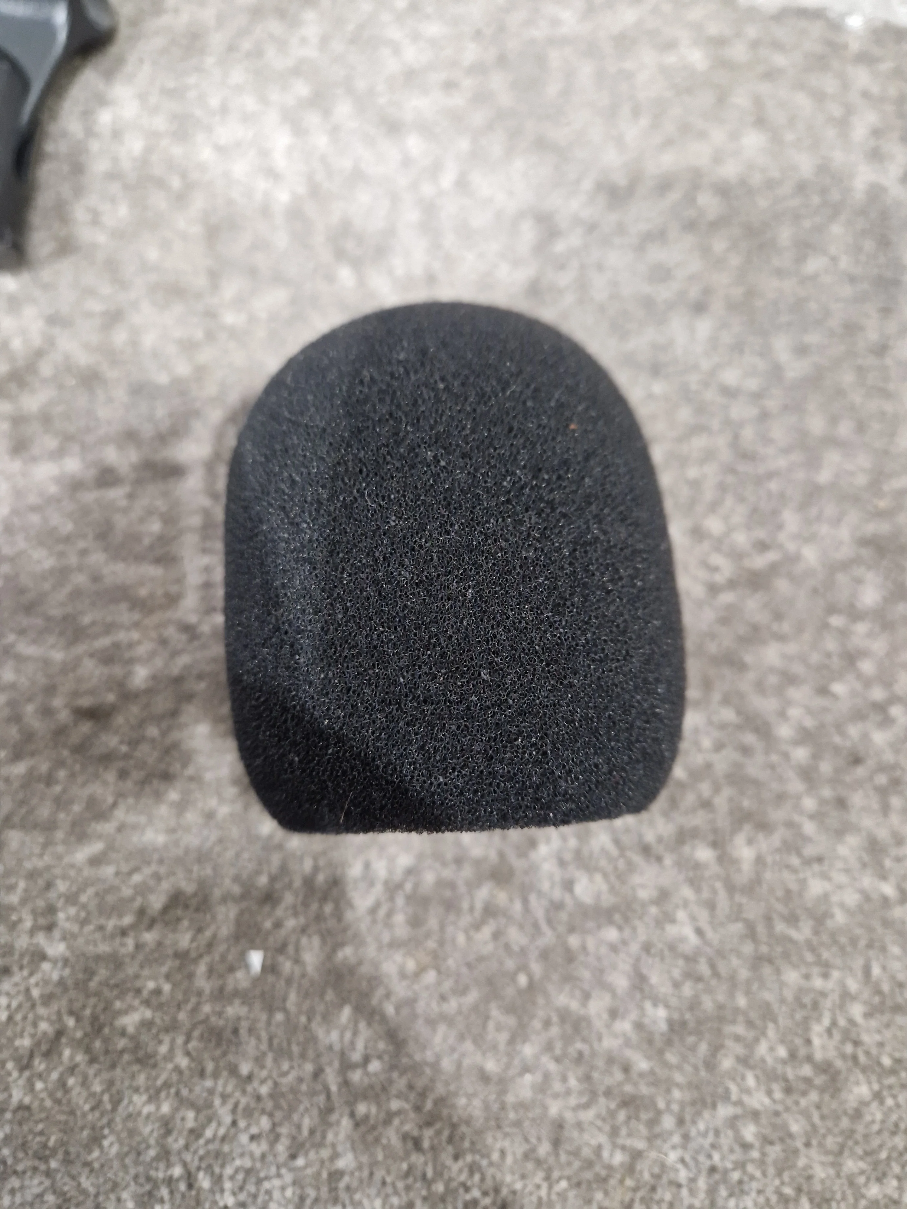 Shure SM57 Dynamic Microphone - Cardioid Polar Pattern, Durable Build - Very Good w/ Soft Case & Mic holder mic cover - Image 5