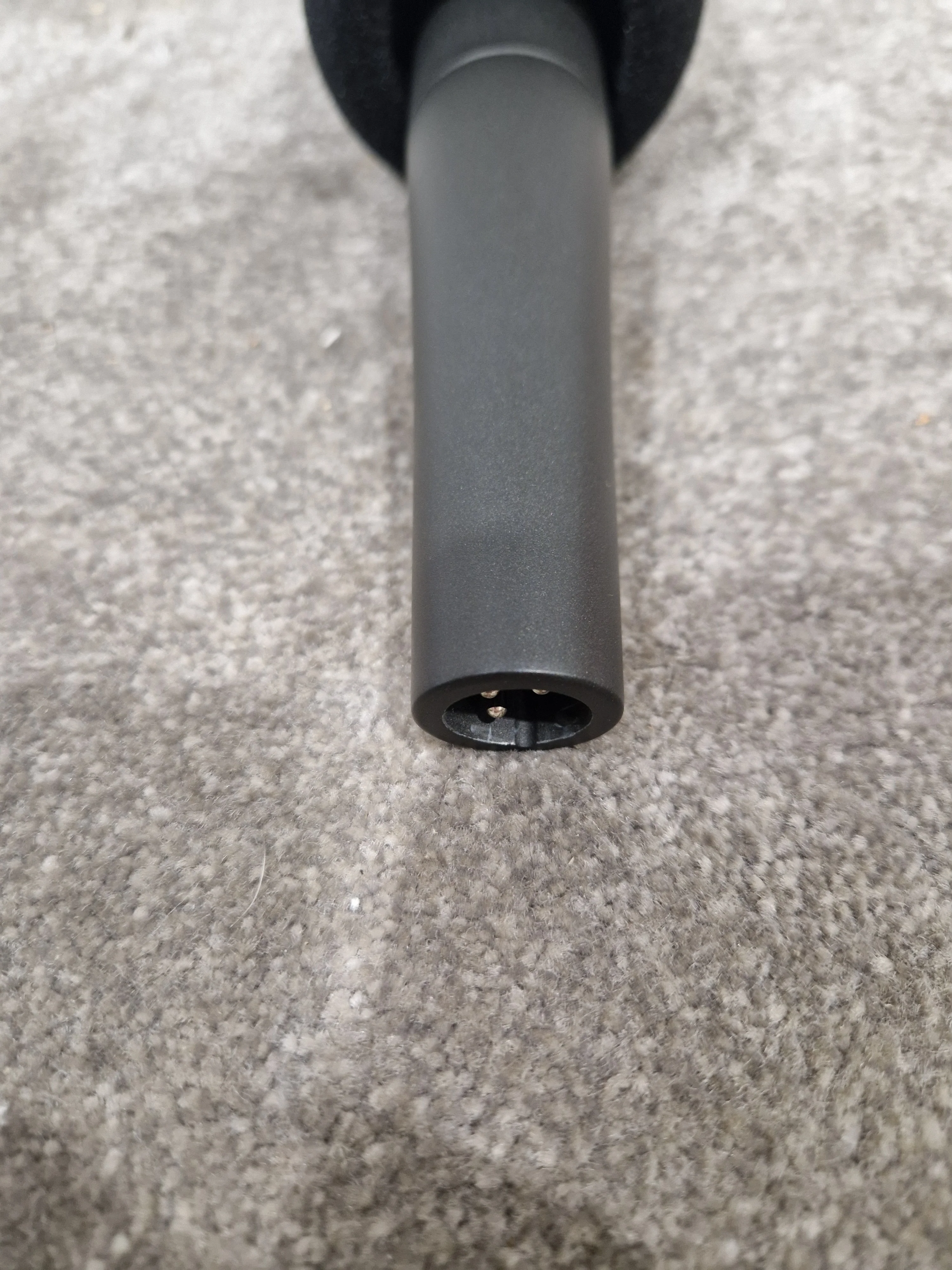 Shure SM57 Dynamic Microphone - Cardioid Polar Pattern, Durable Build - Very Good w/ Soft Case & Mic holder mic cover - Image 7