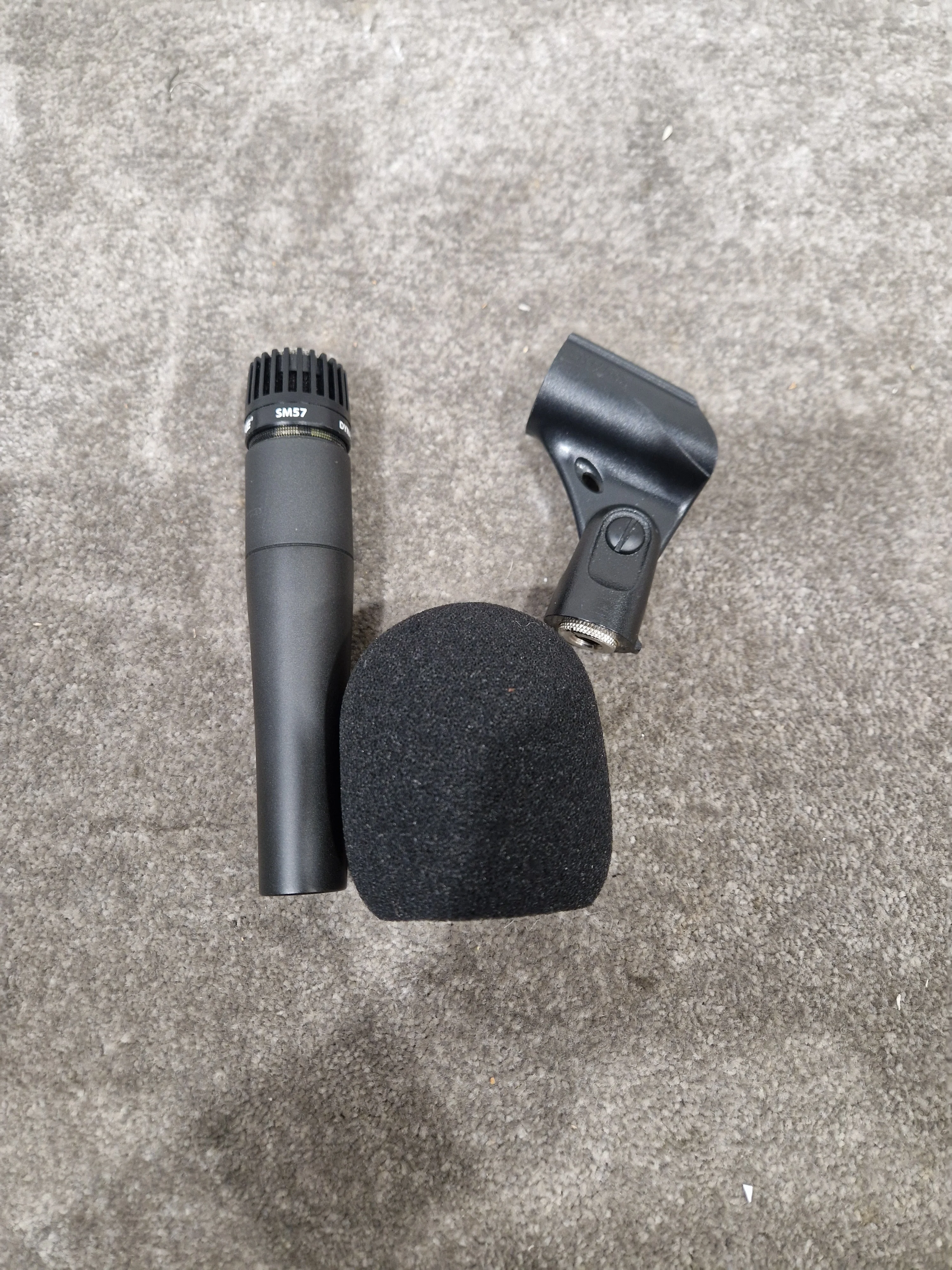 Shure SM57 Dynamic Microphone - Cardioid Polar Pattern, Durable Build - Very Good w/ Soft Case & Mic holder mic cover - Image 8