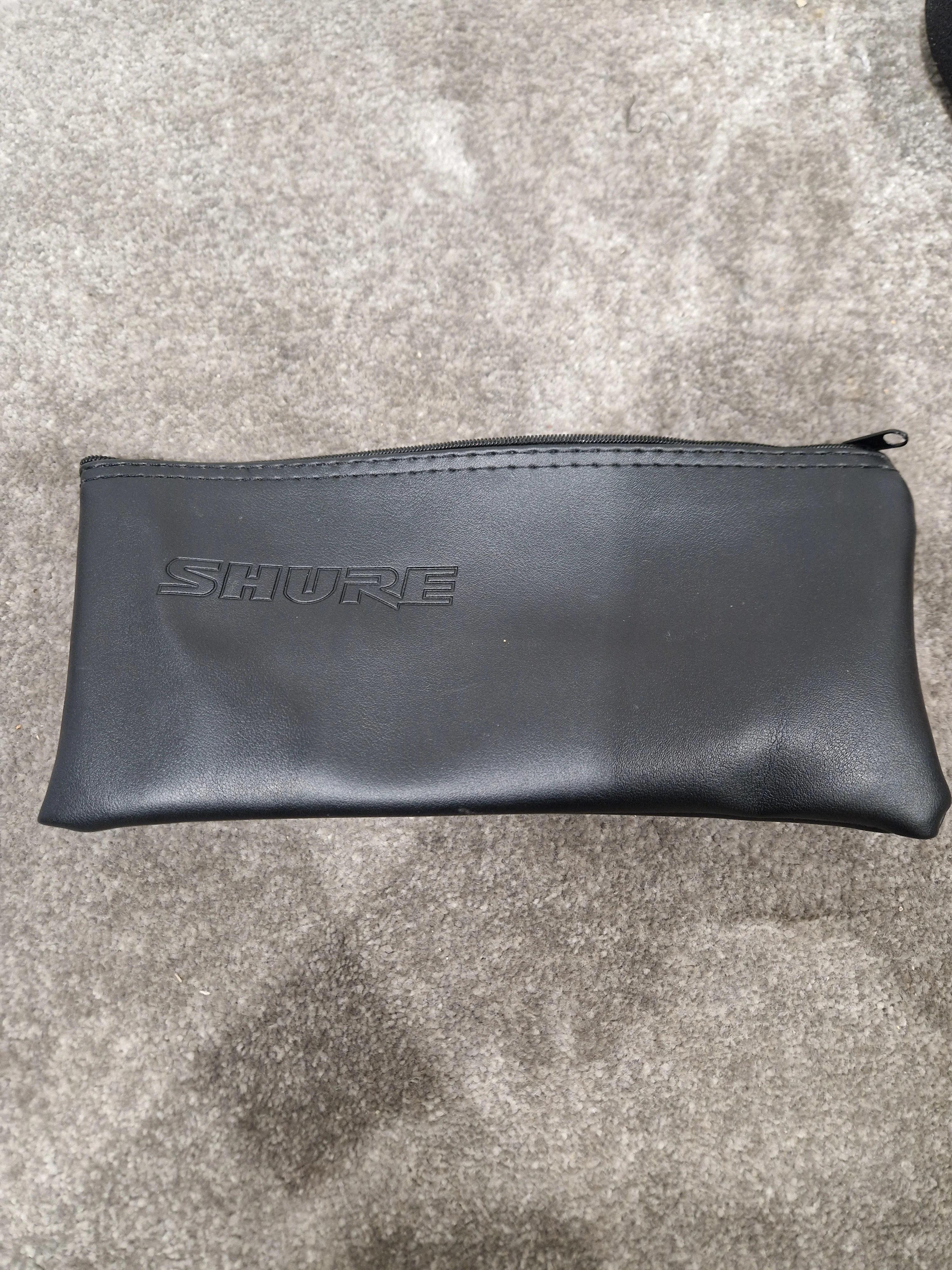Shure SM57 Dynamic Microphone - Cardioid Polar Pattern, Durable Build - Very Good w/ Soft Case & Mic holder mic cover - Image 9