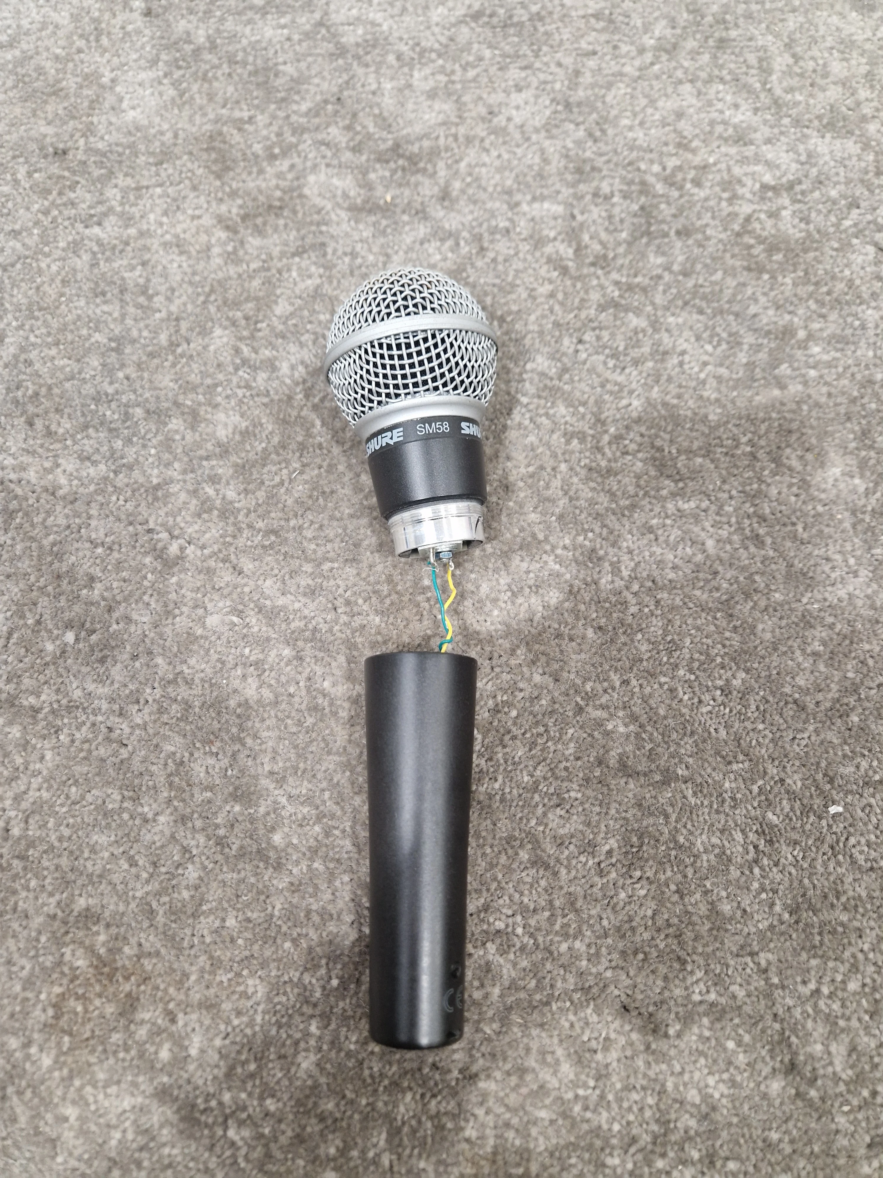 Shure Sm58 Dynamic Microphone - Cardioid Pattern, Durable Construction - Excellent w/ Original Box & Manuals & Mic Holder Midi cable - Image 12